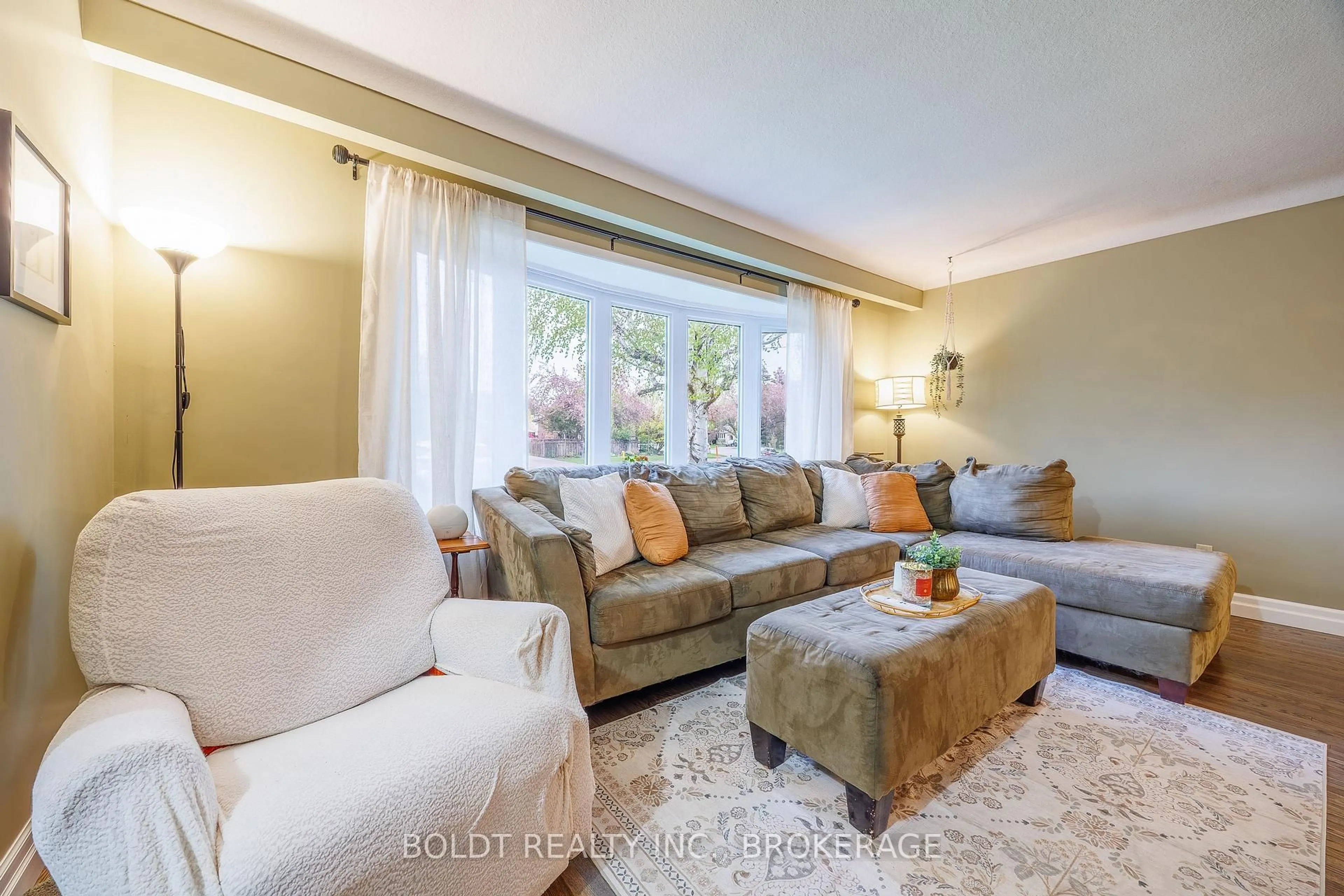Living room with furniture, unknown for 48 Nello St, St. Catharines Ontario L2N 1G7