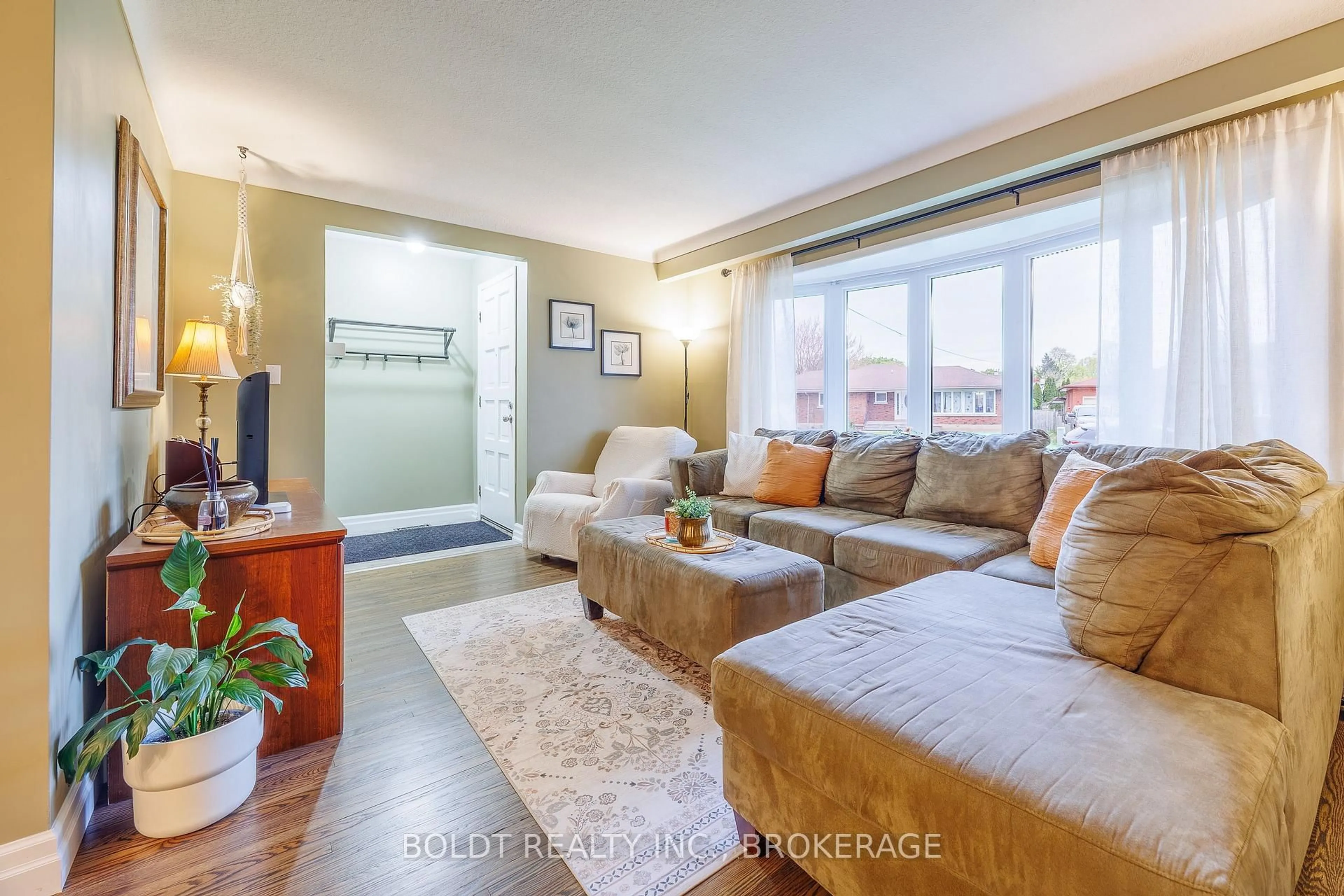 Living room with furniture, unknown for 48 Nello St, St. Catharines Ontario L2N 1G7