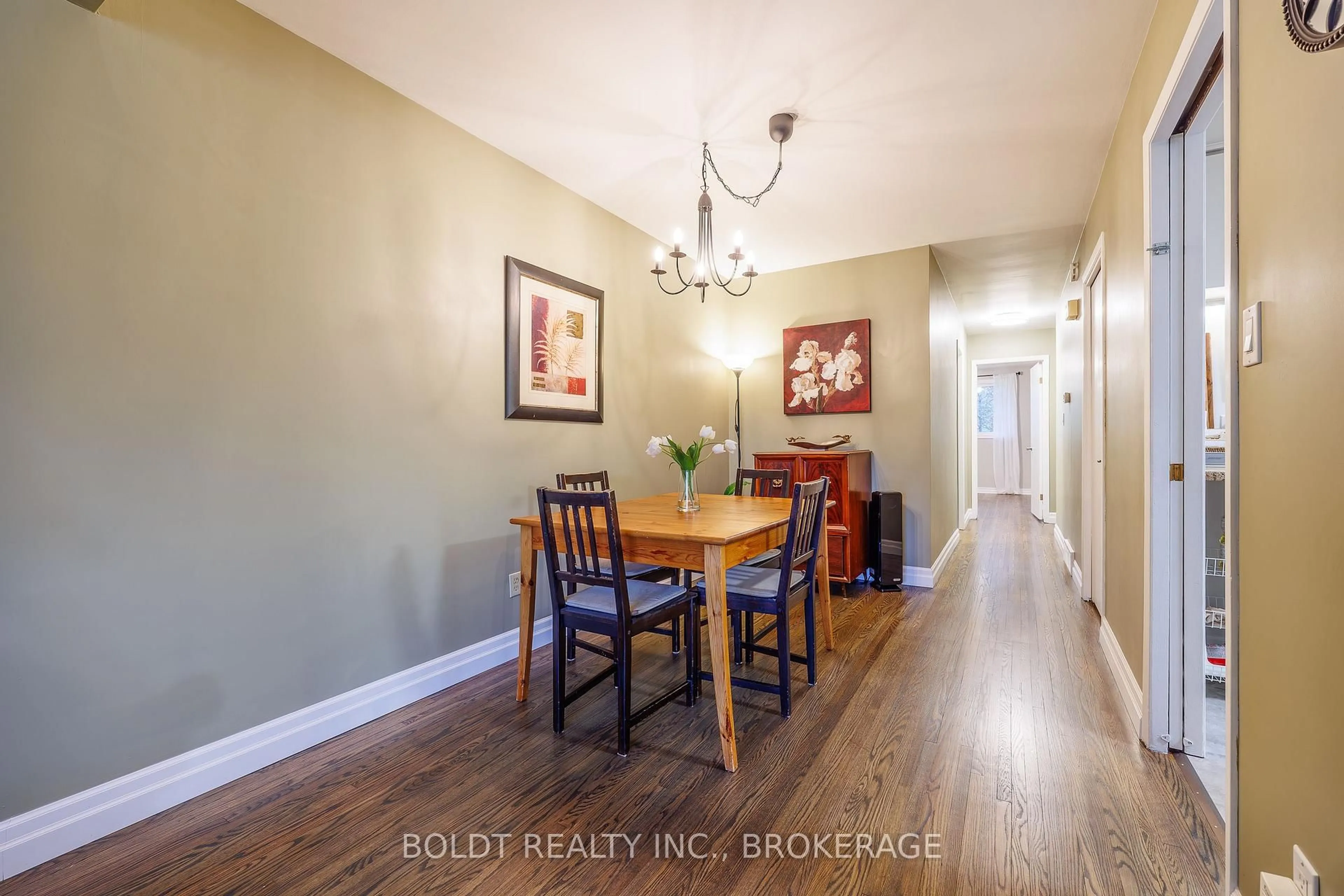 Dining room, wood/laminate floor for 48 Nello St, St. Catharines Ontario L2N 1G7