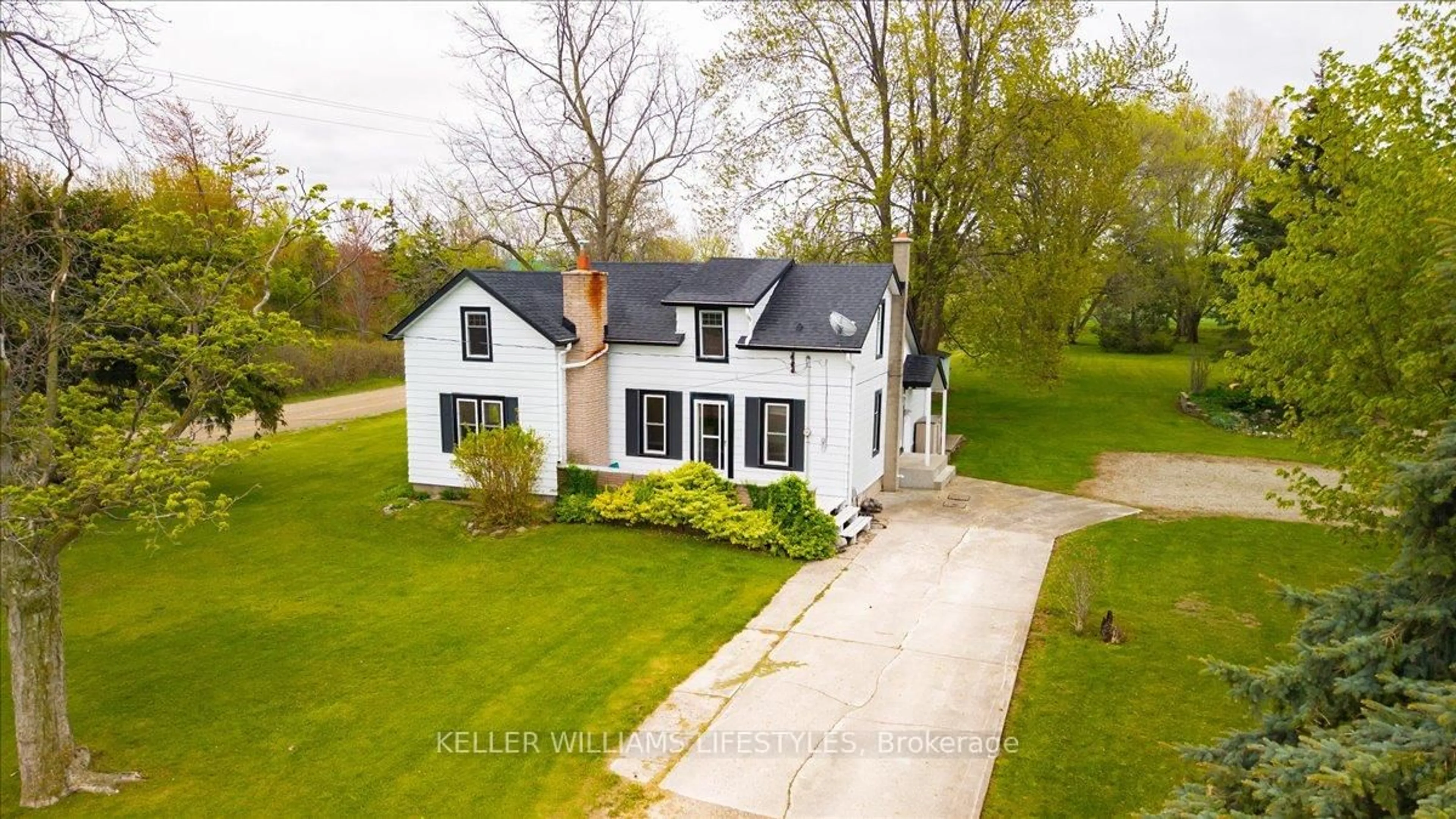 A pic from outside/outdoor area/front of a property/back of a property/a pic from drone, street for 7475 Ridge Rd, Lambton Shores Ontario N0M 2N0