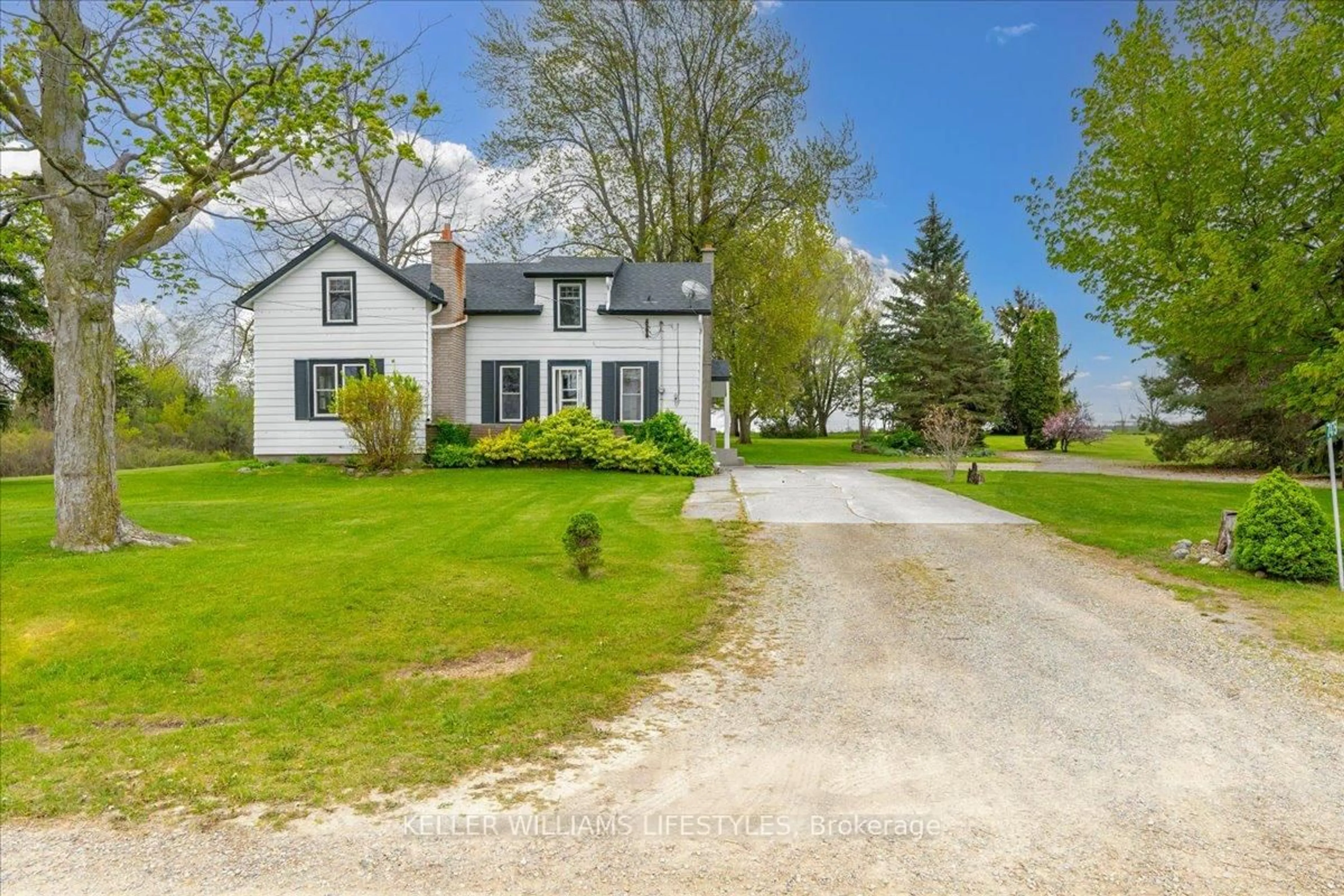 A pic from outside/outdoor area/front of a property/back of a property/a pic from drone, street for 7475 Ridge Rd, Lambton Shores Ontario N0M 2N0
