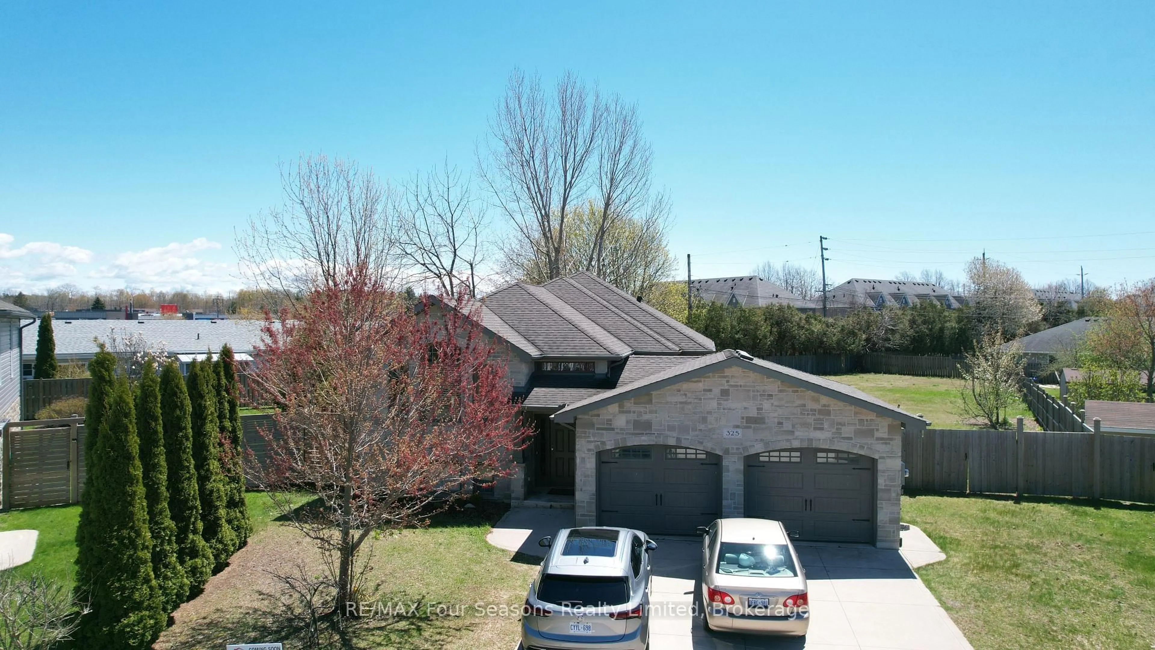 A pic from outside/outdoor area/front of a property/back of a property/a pic from drone, unknown for 325 Gingrich Cres, Saugeen Shores Ontario N0H 2C1