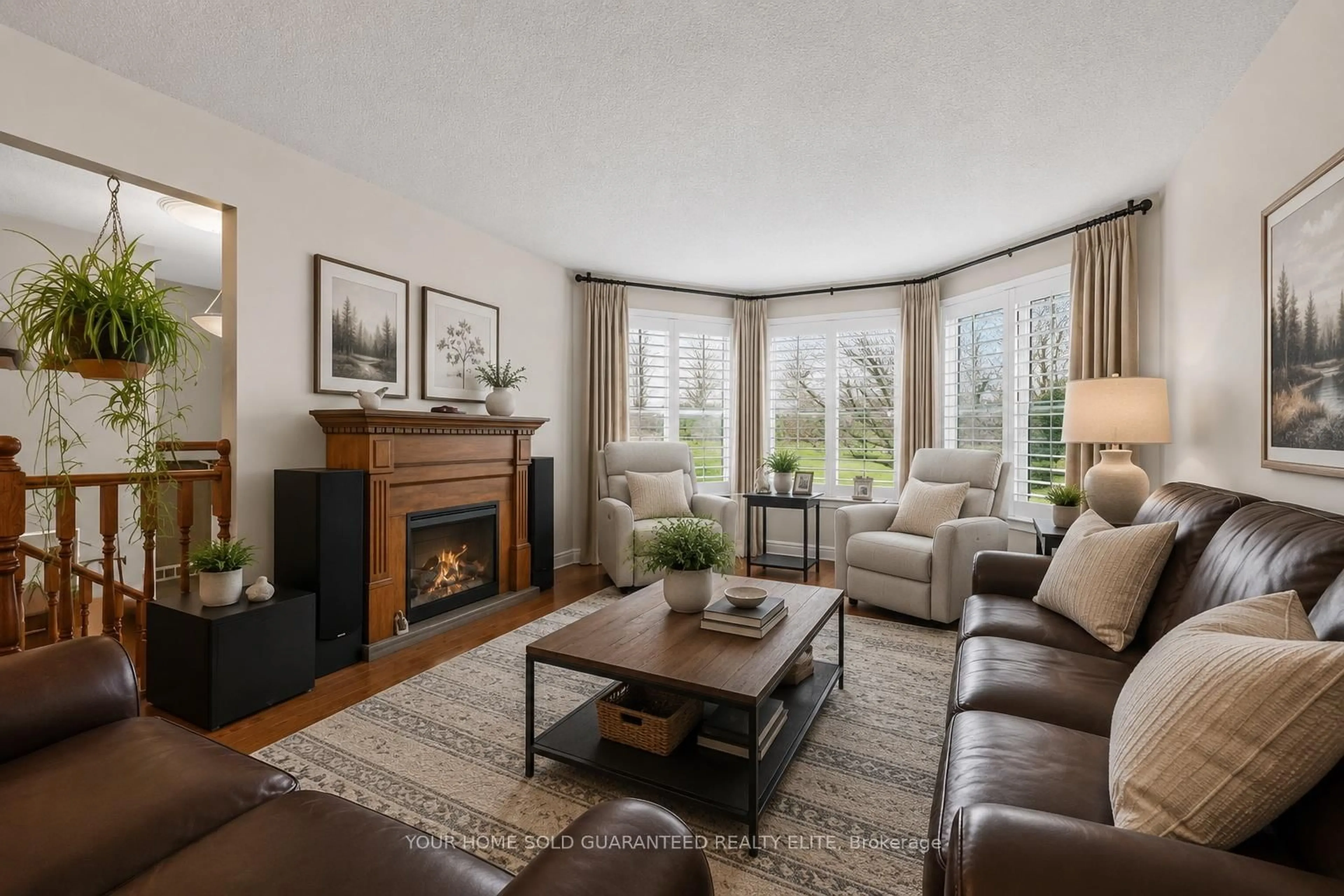 Living room with furniture, unknown for 646 First Ave, Welland Ontario L3C 1Z3