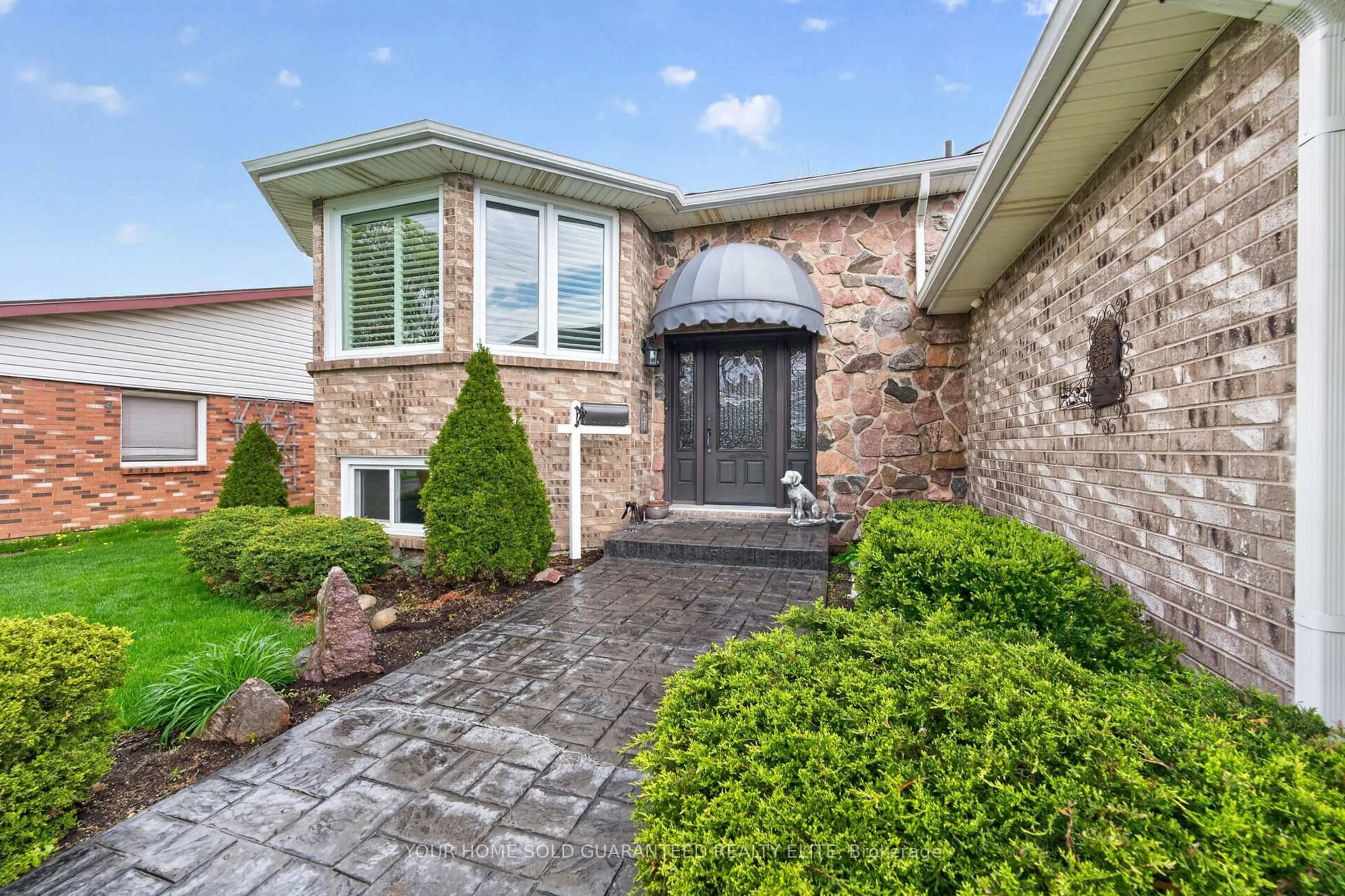 Home with brick exterior material, street for 646 First Ave, Welland Ontario L3C 1Z3