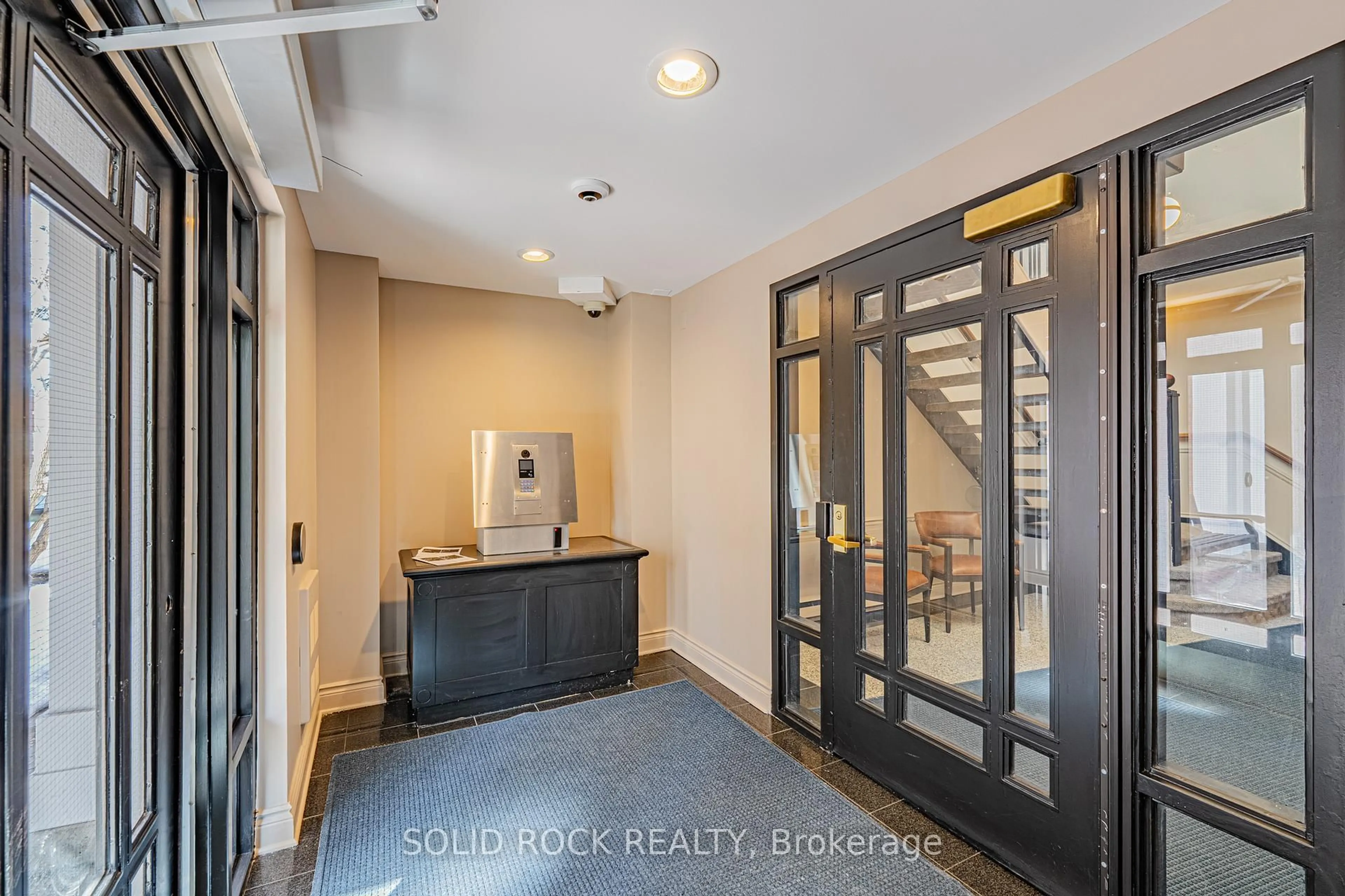 Indoor entryway for 11 Durham Private #106, Ottawa Ontario K1M 2H7