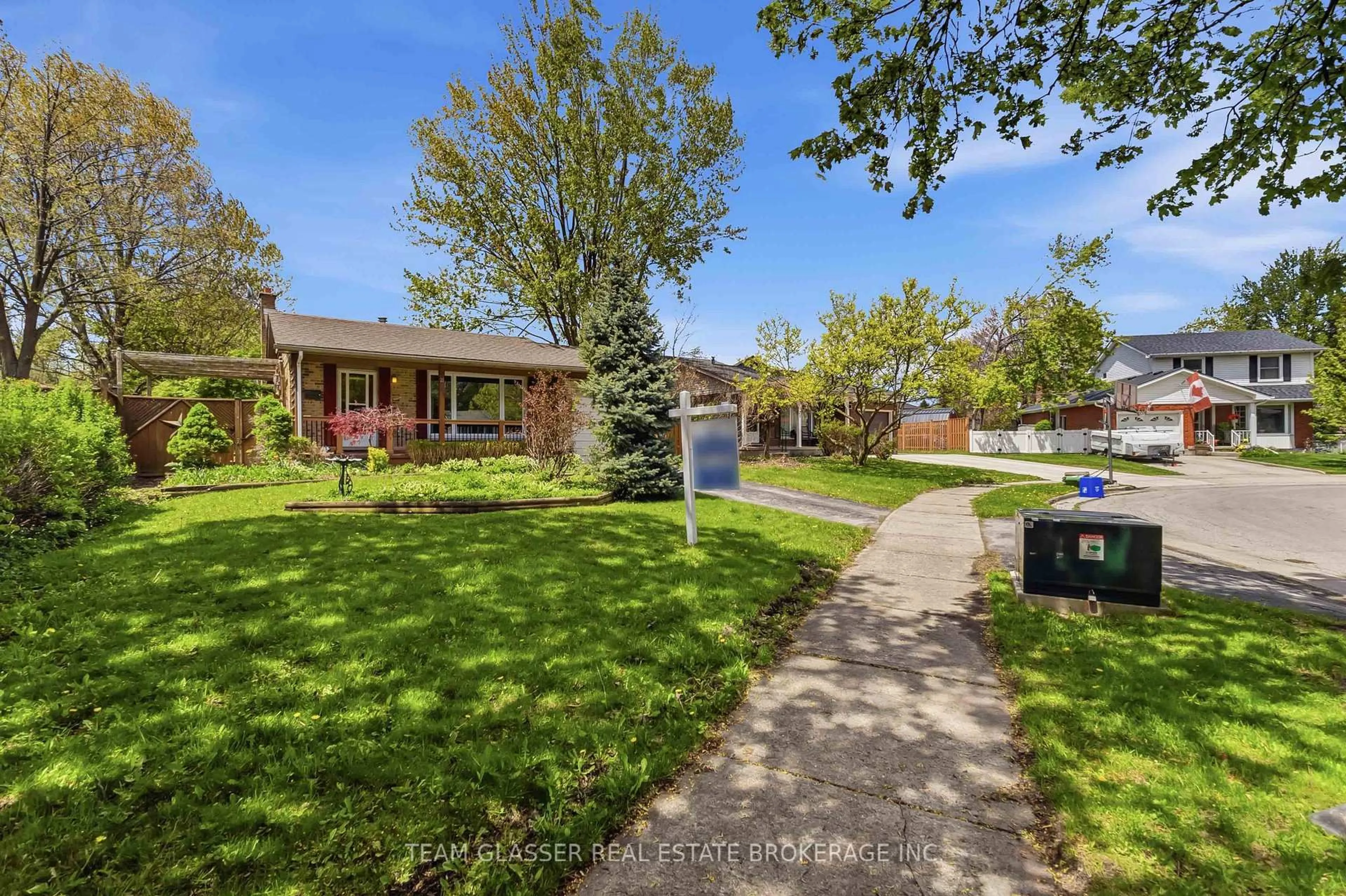 A pic from outside/outdoor area/front of a property/back of a property/a pic from drone, street for 21 GOODMAN Dr, London South Ontario N5Z 4G9