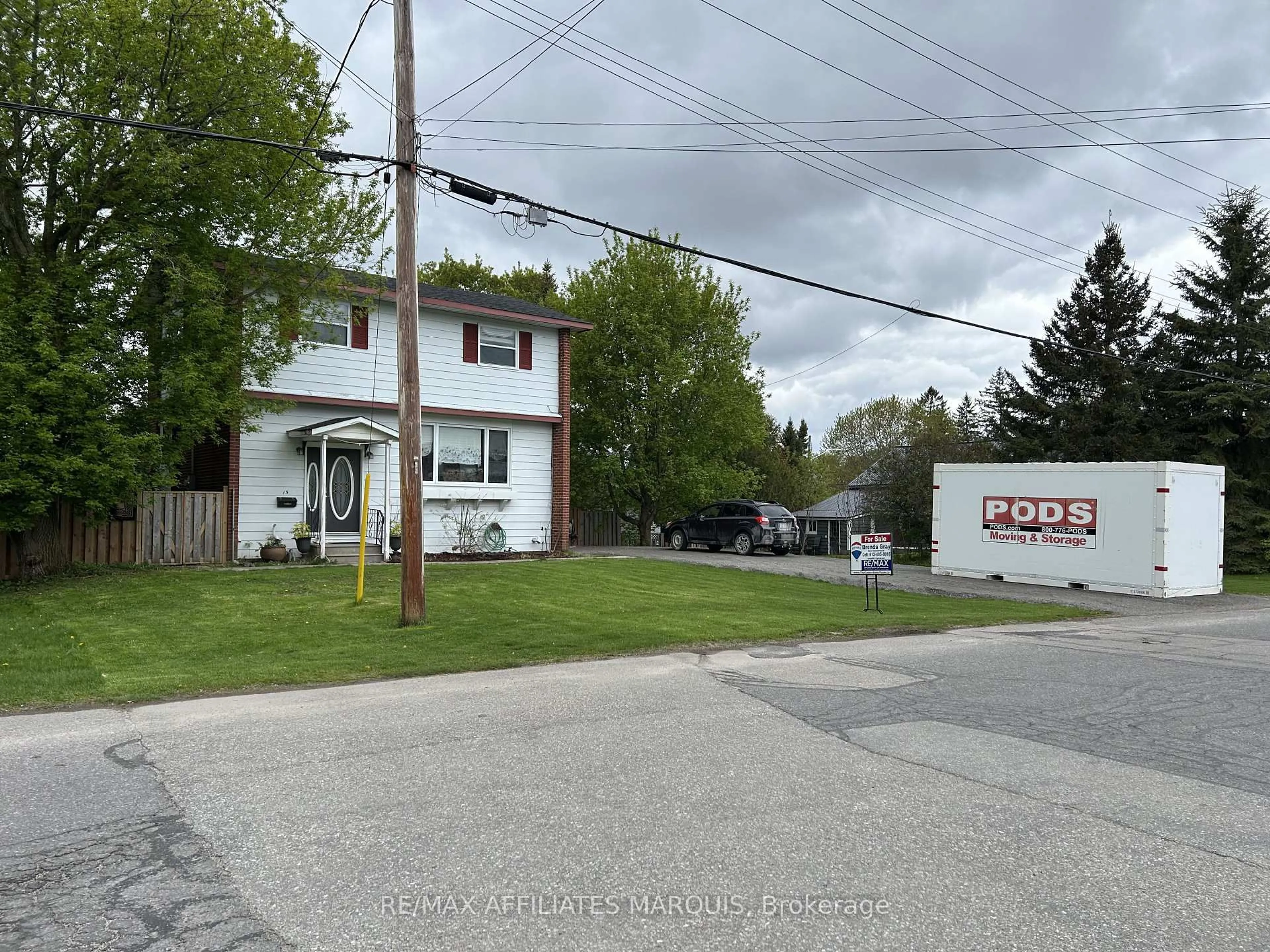 A pic from outside/outdoor area/front of a property/back of a property/a pic from drone, street for 15 Philip St, Smiths Falls Ontario K7A 3L7