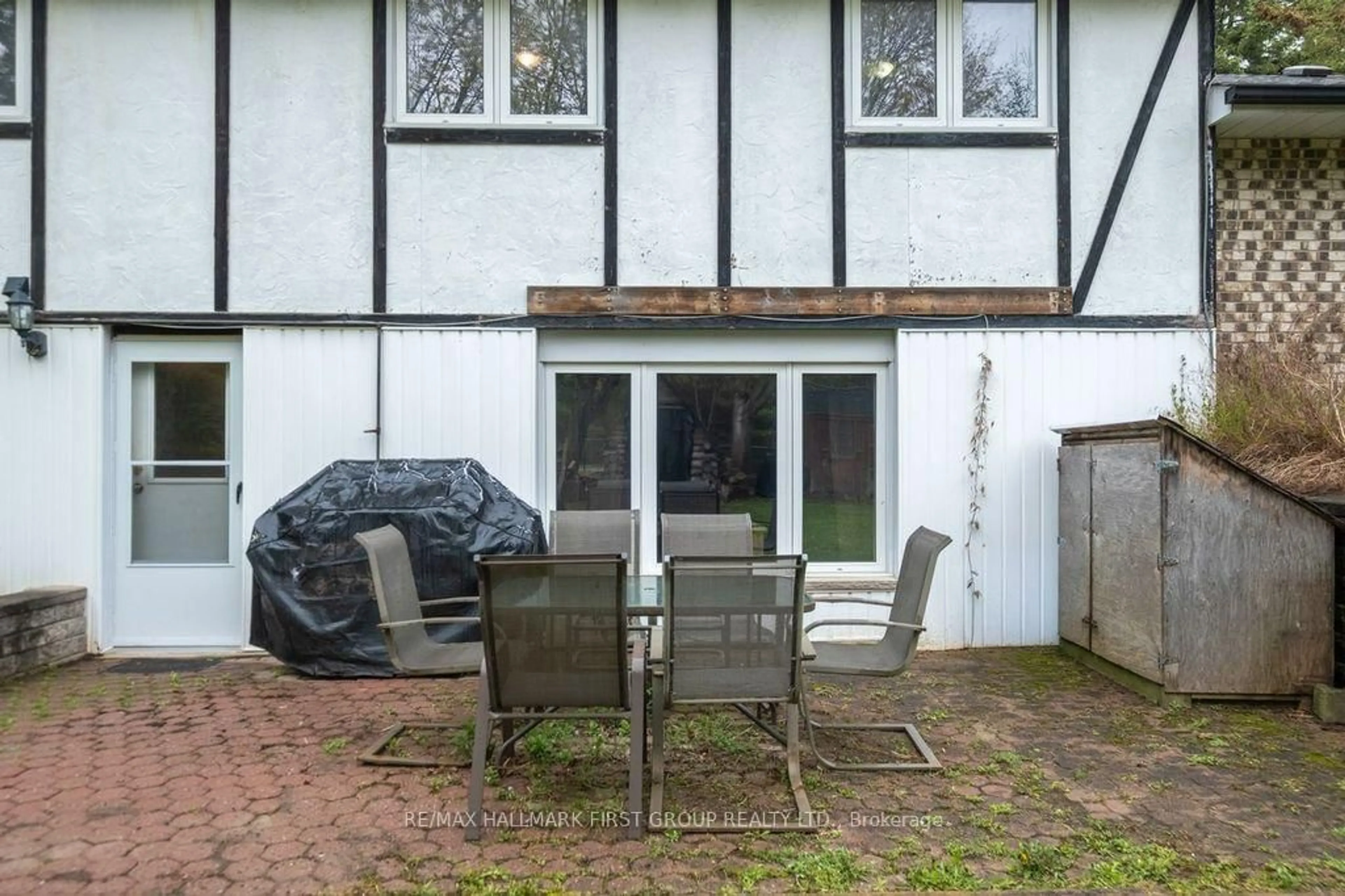 Patio, street for 131 Corbett Dr, Kawartha Lakes Ontario L0A 1K0