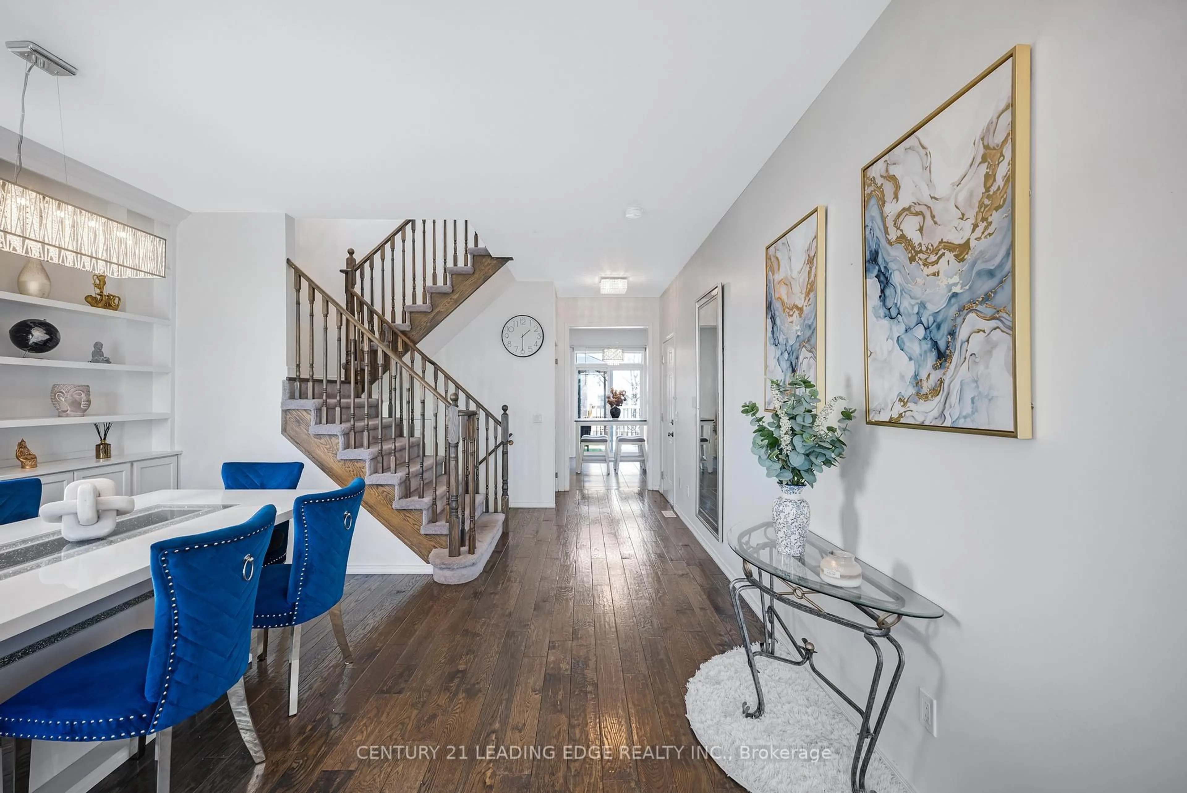 Indoor entryway for 720 Fisher St, Cobourg Ontario K9A 0H3
