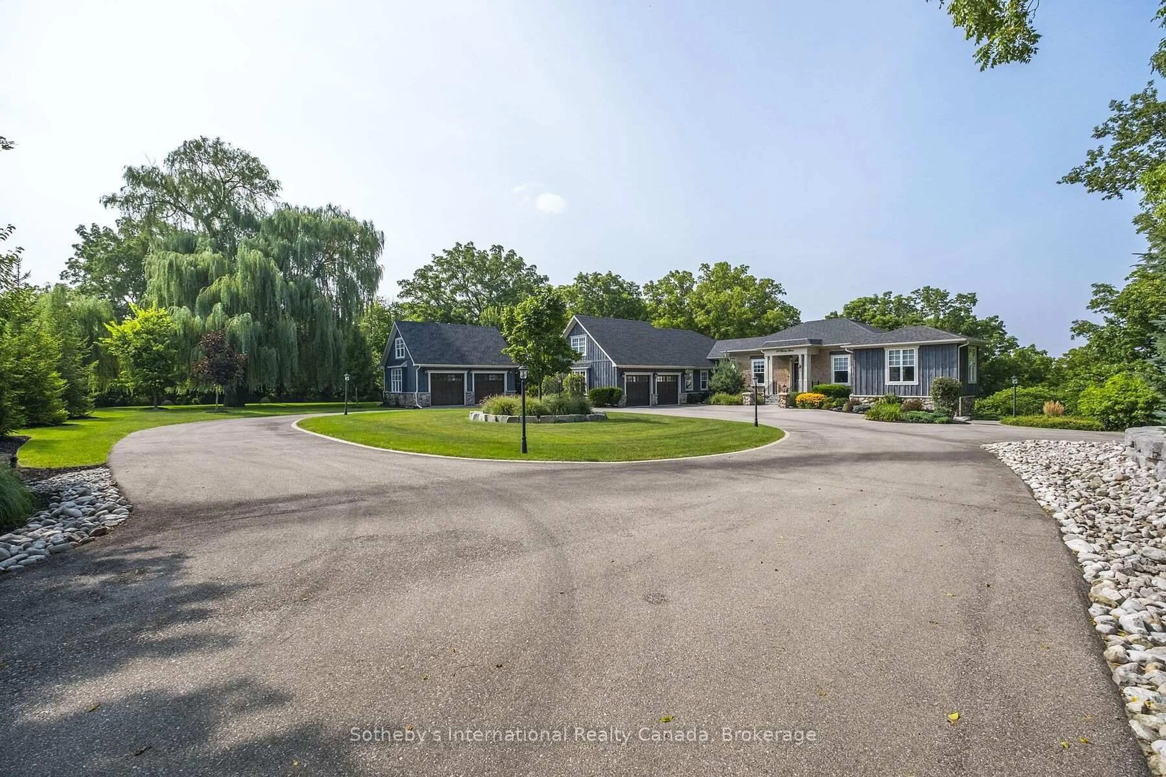 A pic from outside/outdoor area/front of a property/back of a property/a pic from drone, street for 24 Barker St, Brant Ontario N3L 2H5
