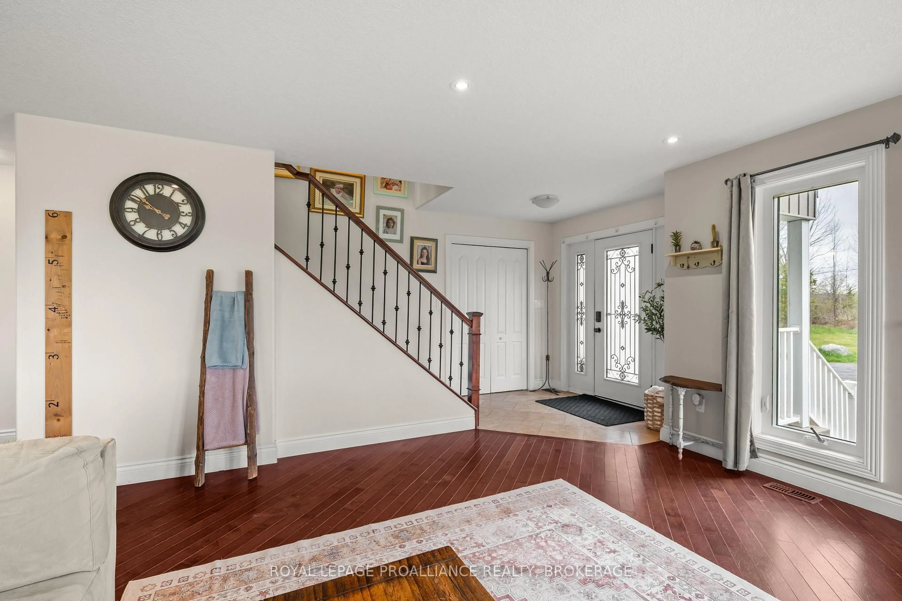 Indoor entryway for 730 Roblin Rd, Greater Napanee Ontario K0K 2W0