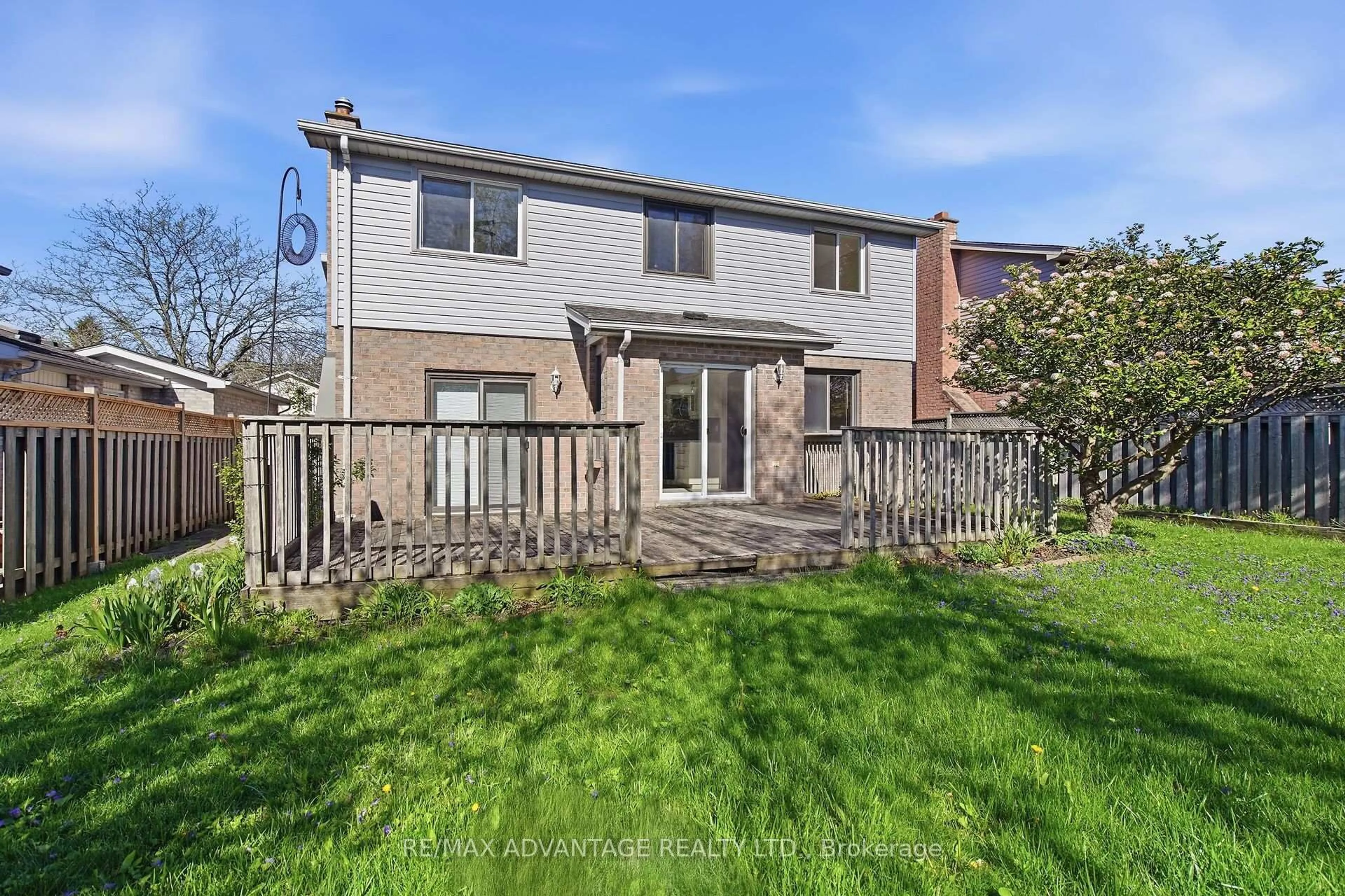 A pic from outside/outdoor area/front of a property/back of a property/a pic from drone, street for 99 Conway Lane, London South Ontario N6E 3K1
