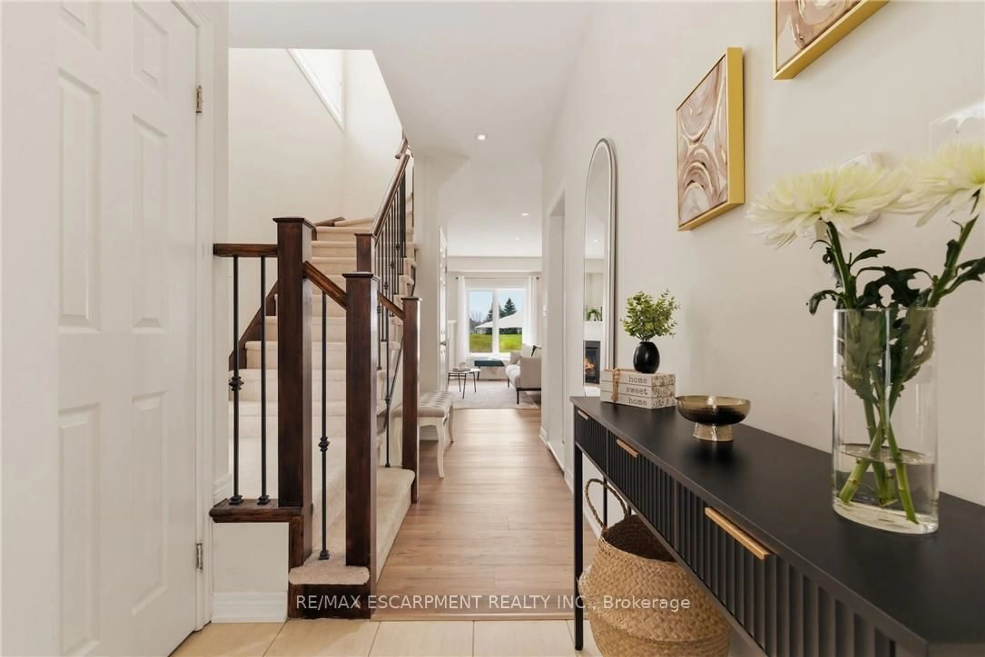 Indoor entryway for 73 Medici Lane #5, Hamilton Ontario L9B 0H3