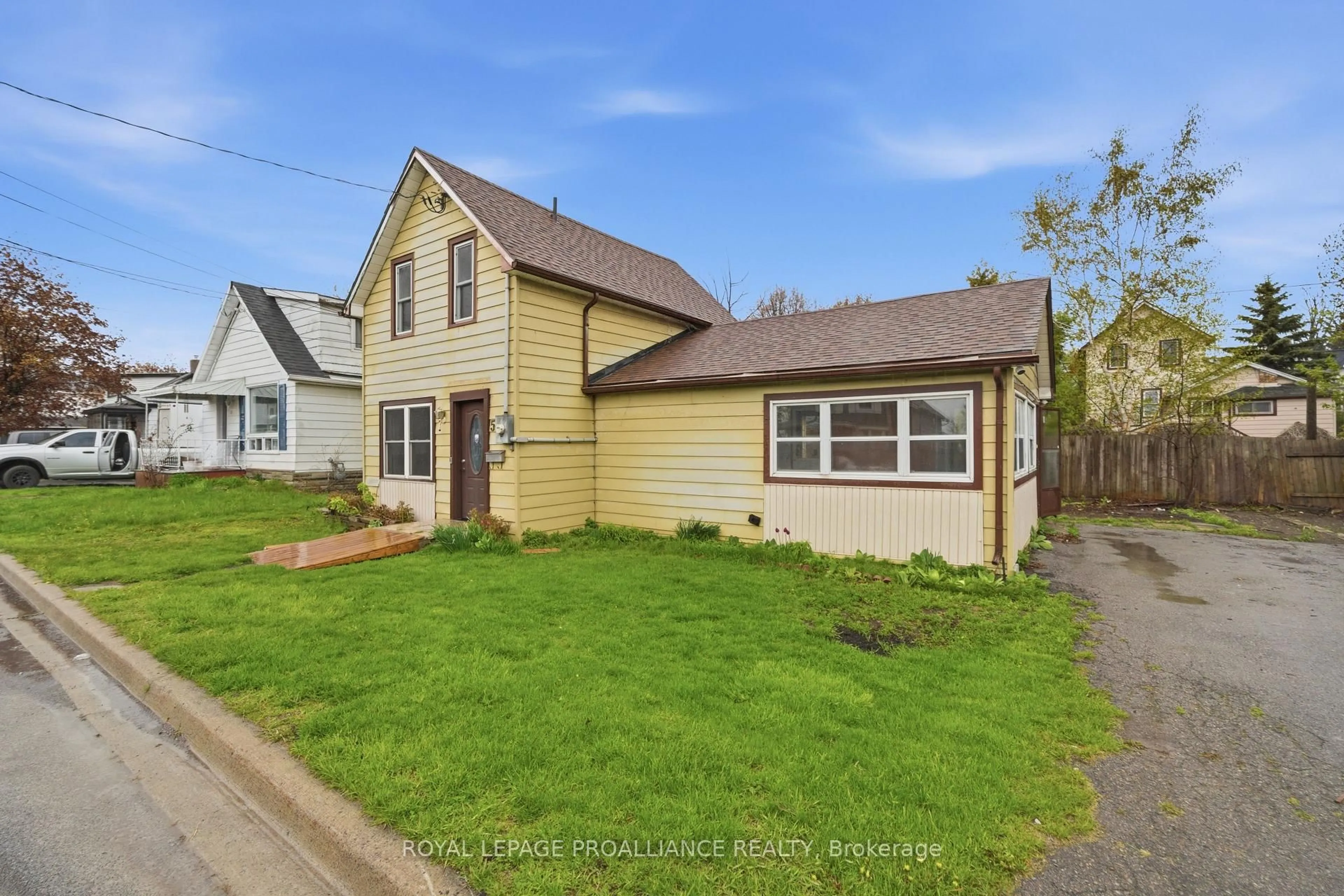 A pic from outside/outdoor area/front of a property/back of a property/a pic from drone, street for 58 John St, Quinte West Ontario K8V 1J8