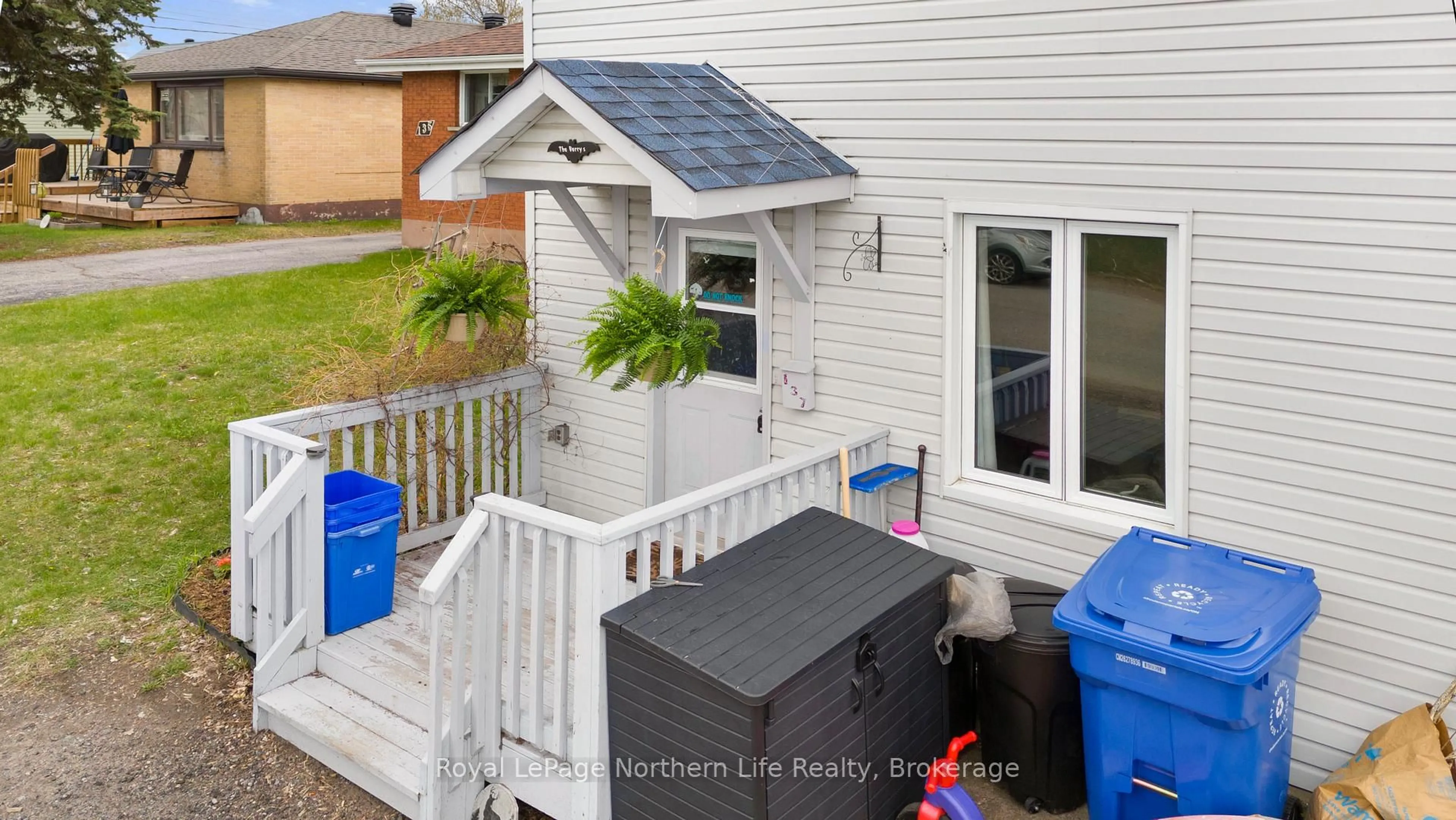 Patio, unknown for 137 Fourth Ave, North Bay Ontario P1B 3M7