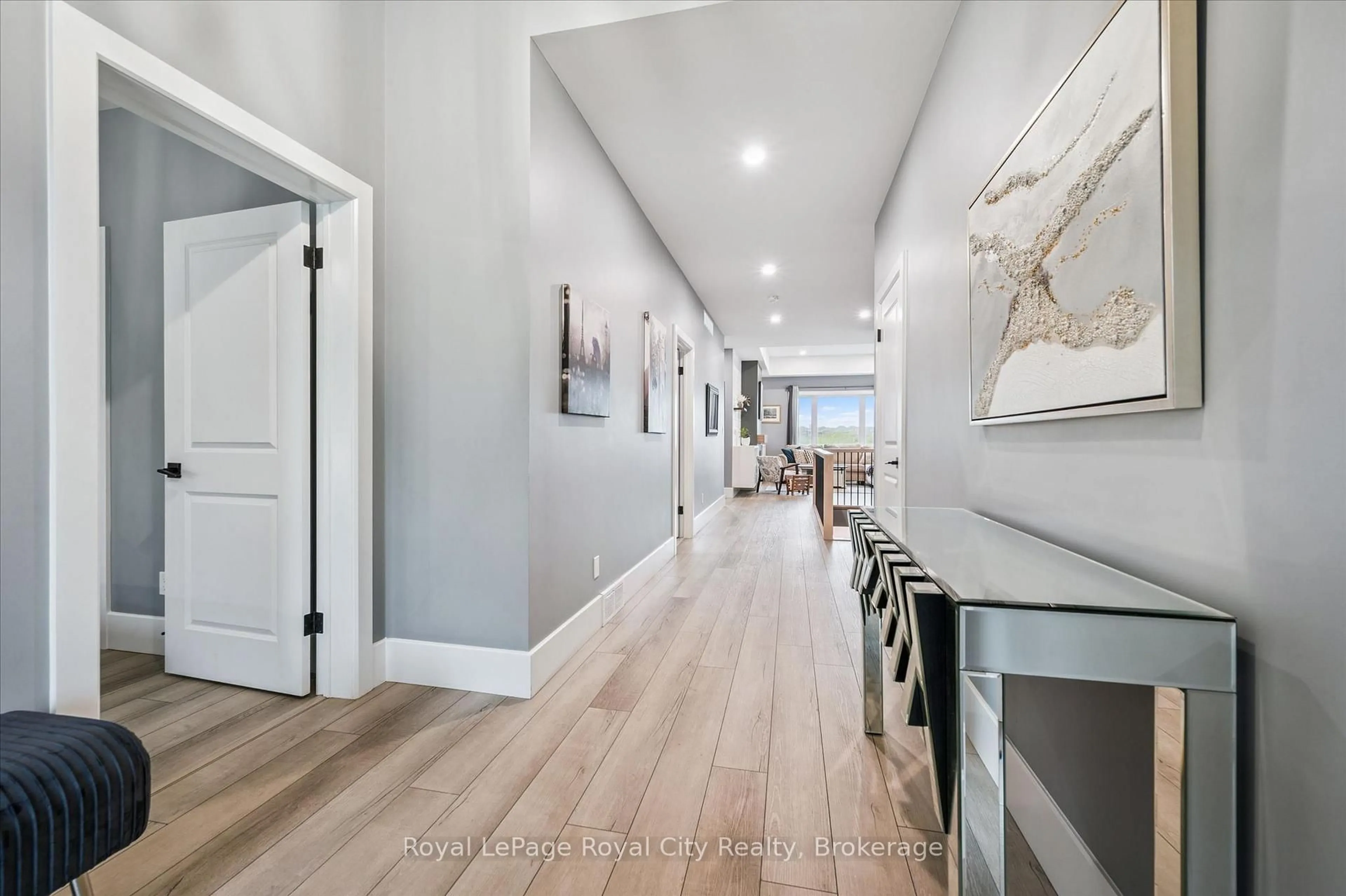 Indoor entryway for 50 Faith Dr, Mapleton Ontario N0G 1P0