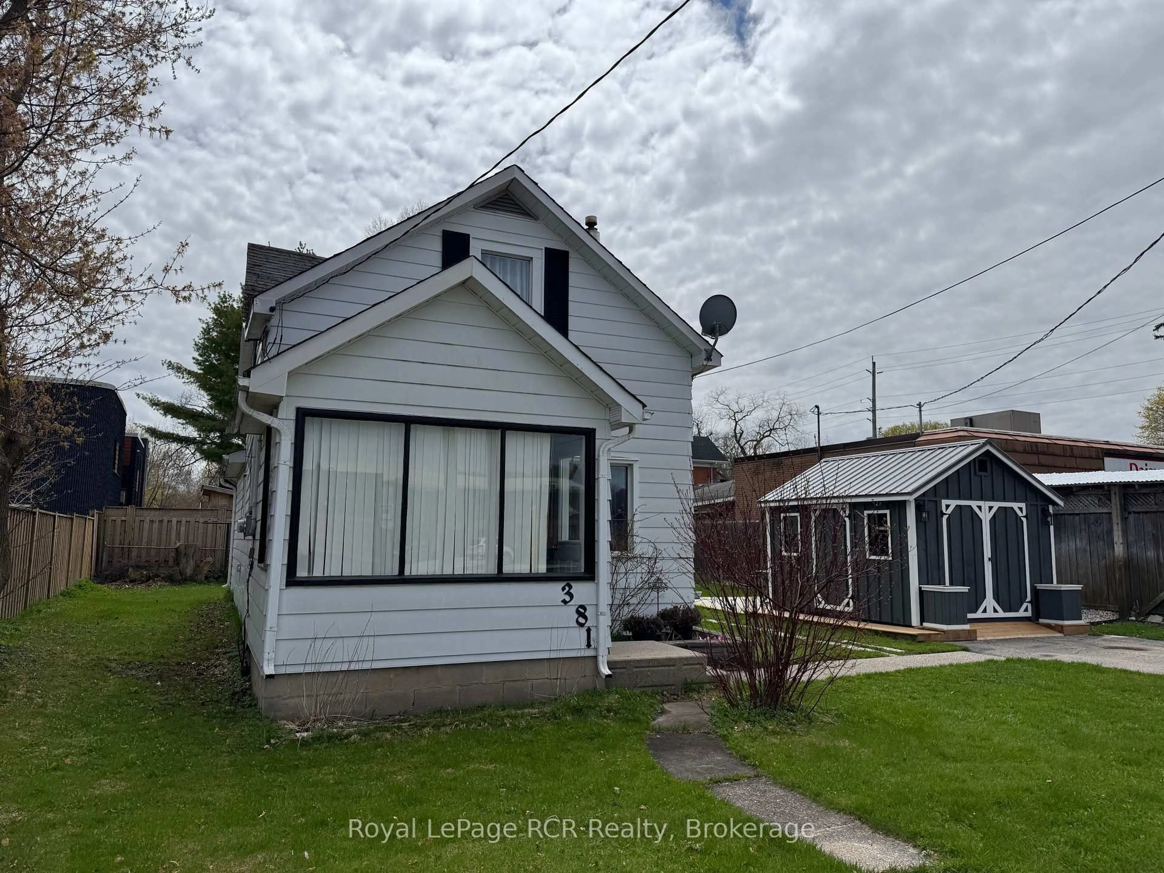 A pic from outside/outdoor area/front of a property/back of a property/a pic from drone, street for 381 14th St, Owen Sound Ontario N4K 3X9