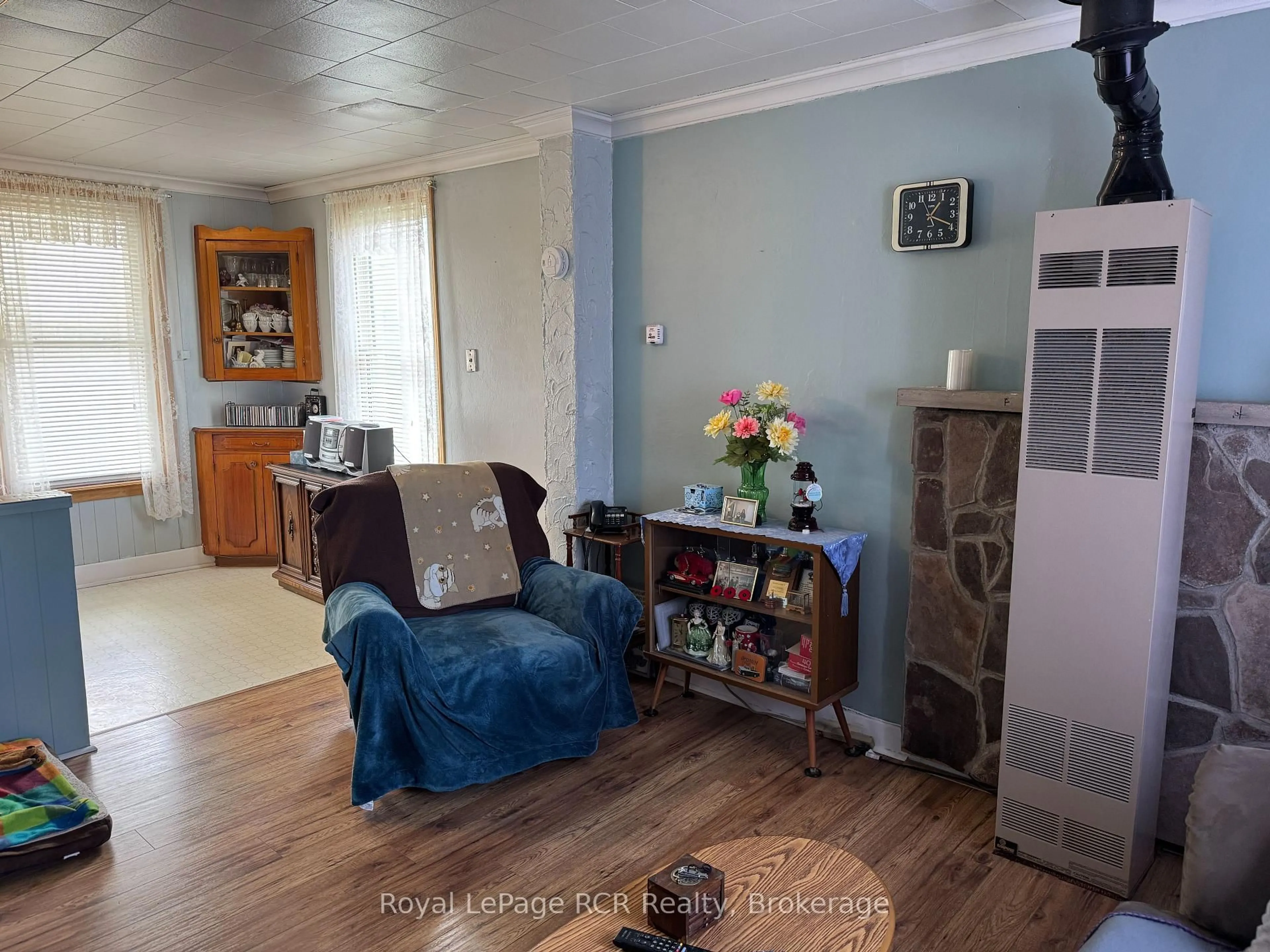 A pic of a room for 381 14th St, Owen Sound Ontario N4K 3X9