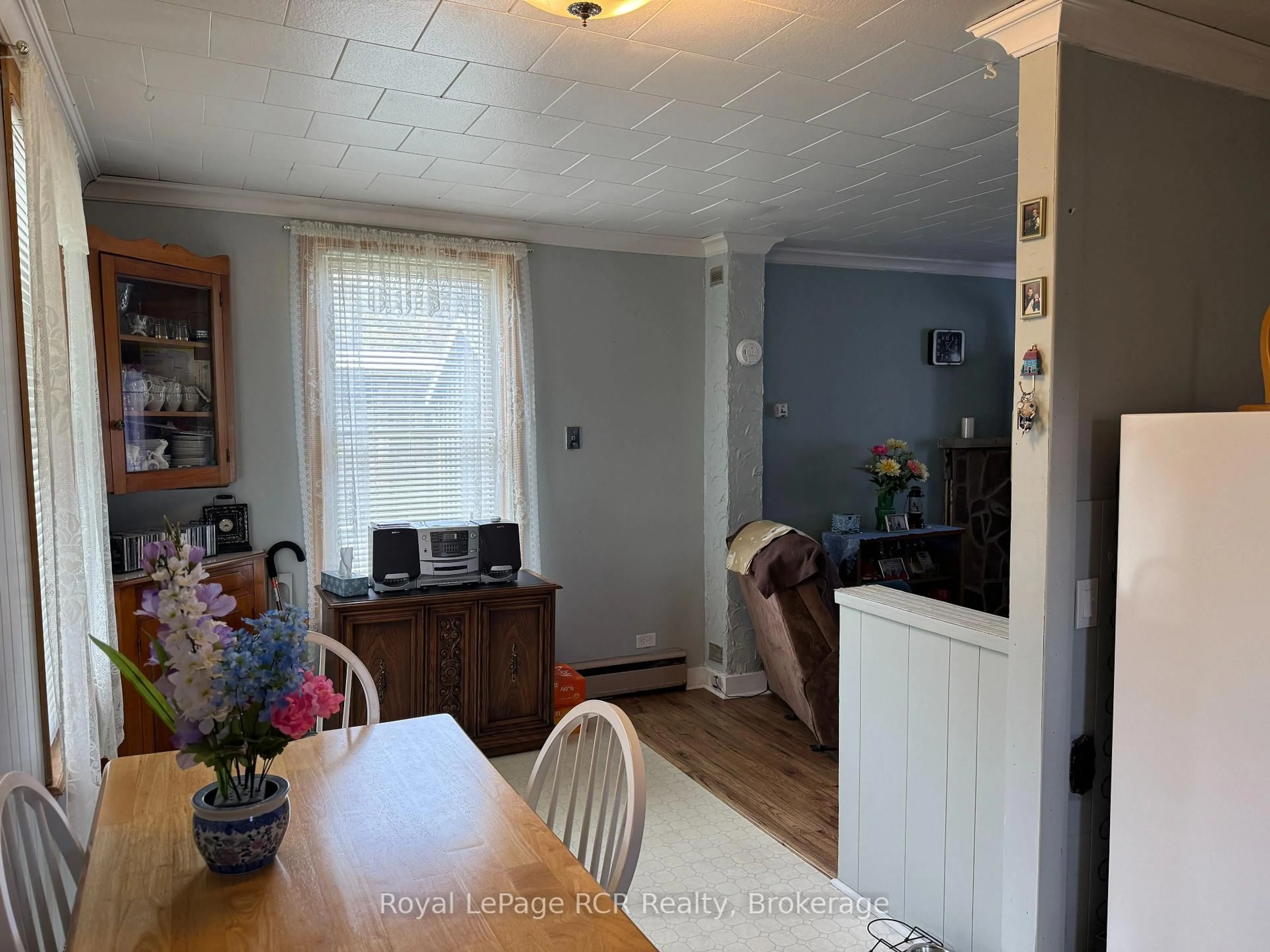 A pic of a room for 381 14th St, Owen Sound Ontario N4K 3X9