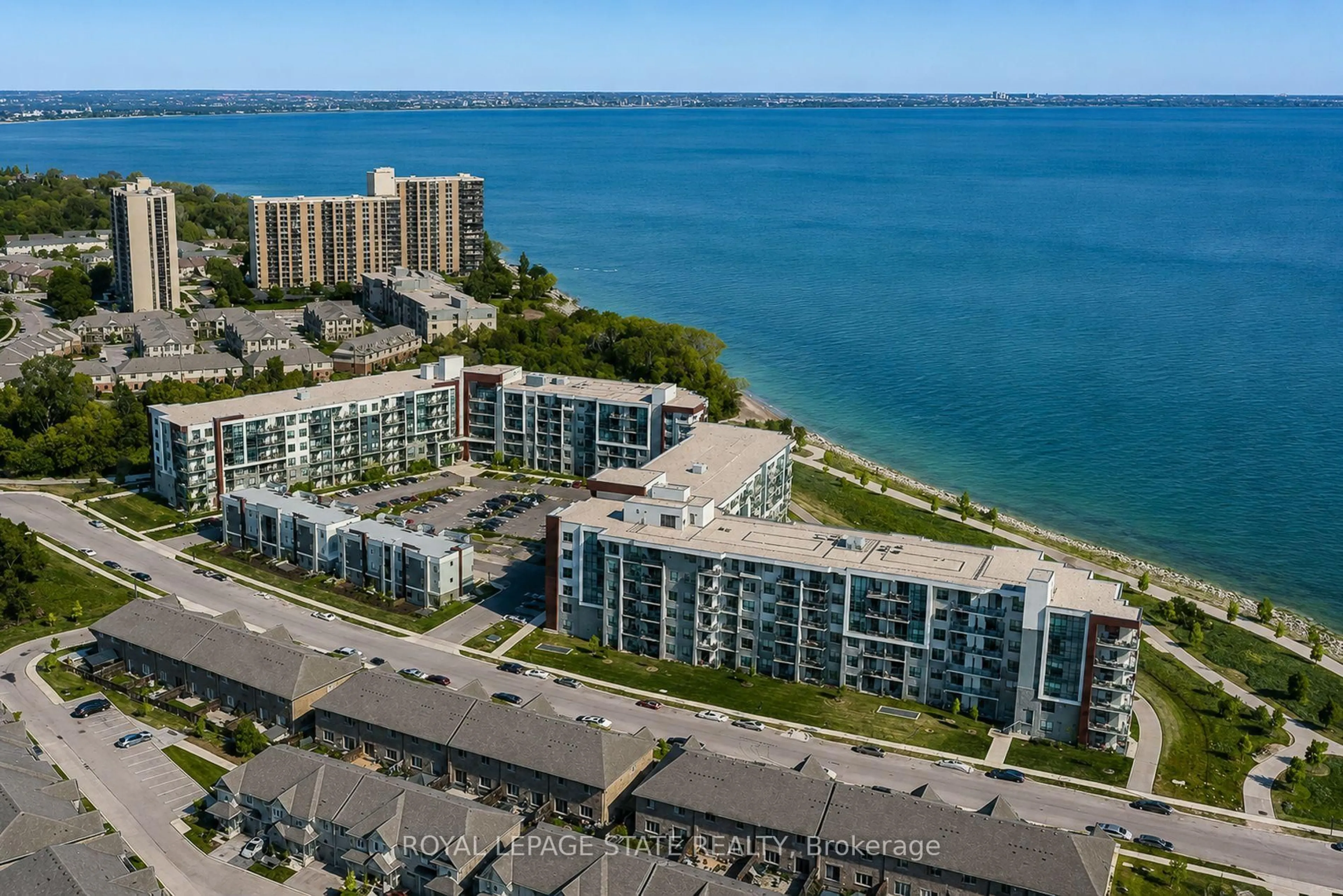 A pic from outside/outdoor area/front of a property/back of a property/a pic from drone, water/lake/river/ocean view for 125 Shoreview Pl #628, Hamilton Ontario L8E 0K3