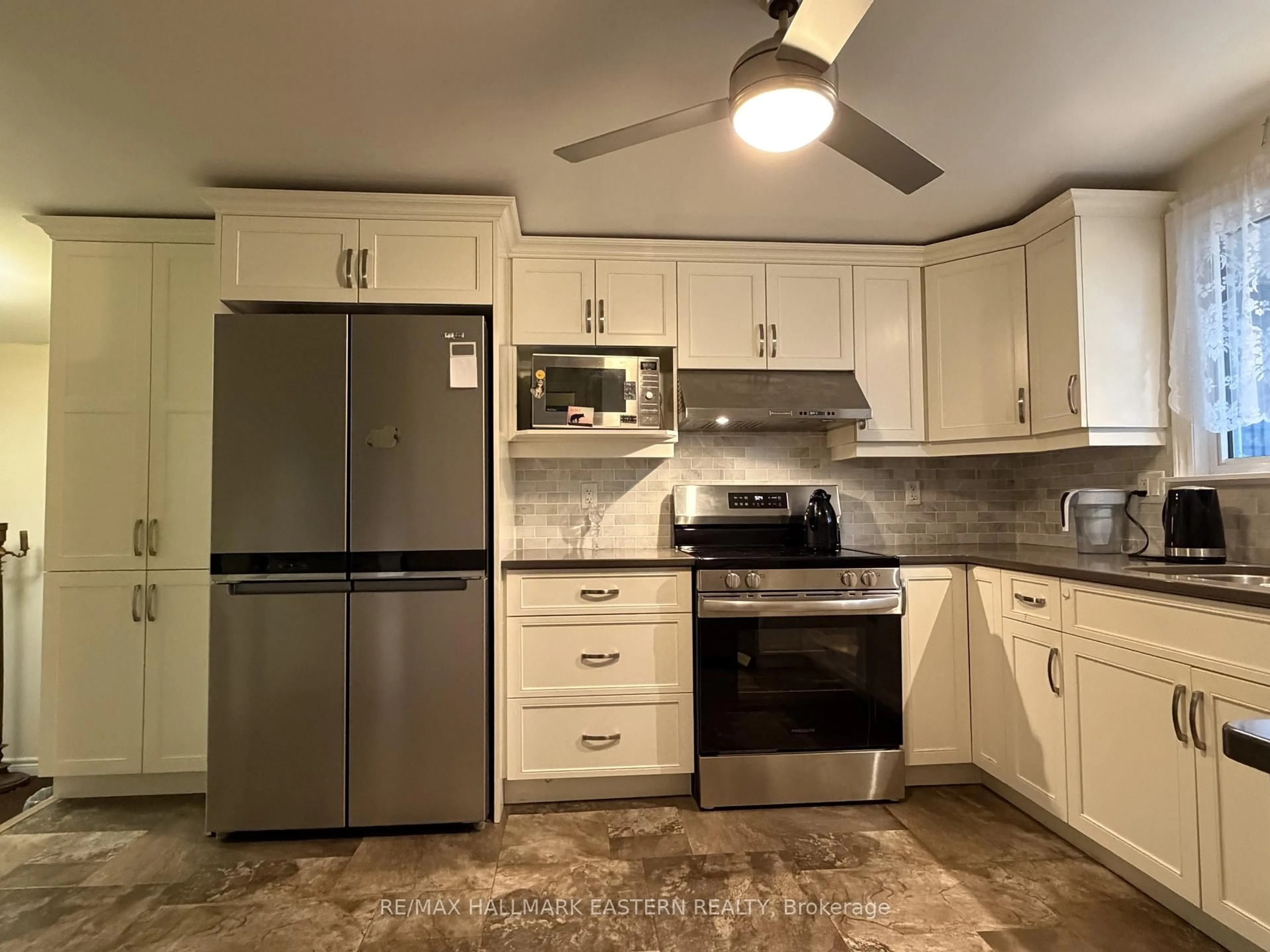 Standard kitchen, unknown for 276 Greenlawn Ave, Peterborough Ontario K9H 5K8