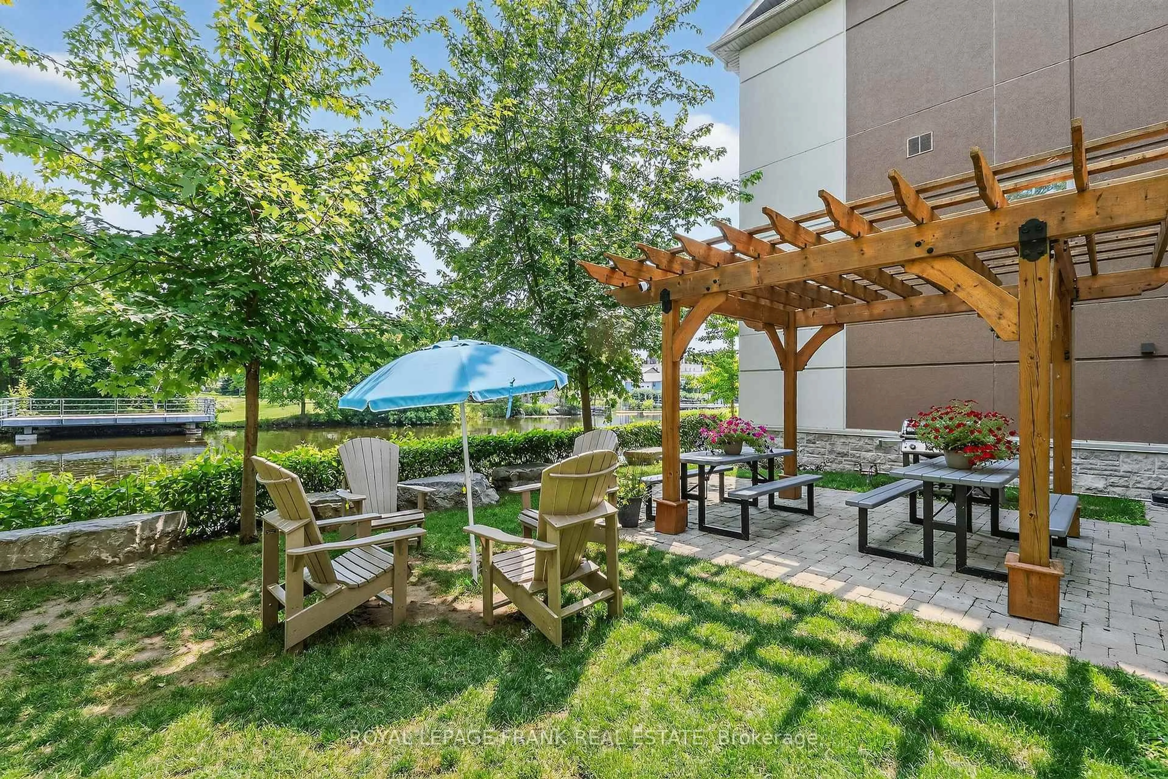 Patio, street for 25 King St #103, Kawartha Lakes Ontario K9V 1C7