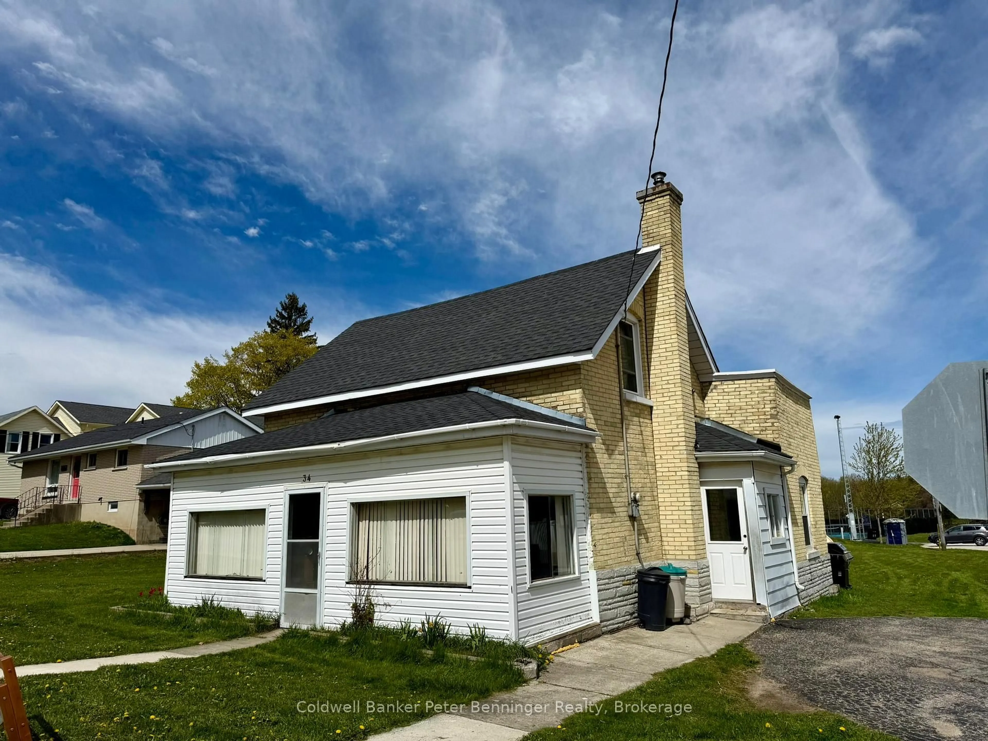 A pic from outside/outdoor area/front of a property/back of a property/a pic from drone, building for 34 McGivern St, Brockton Ontario N0G 2V0