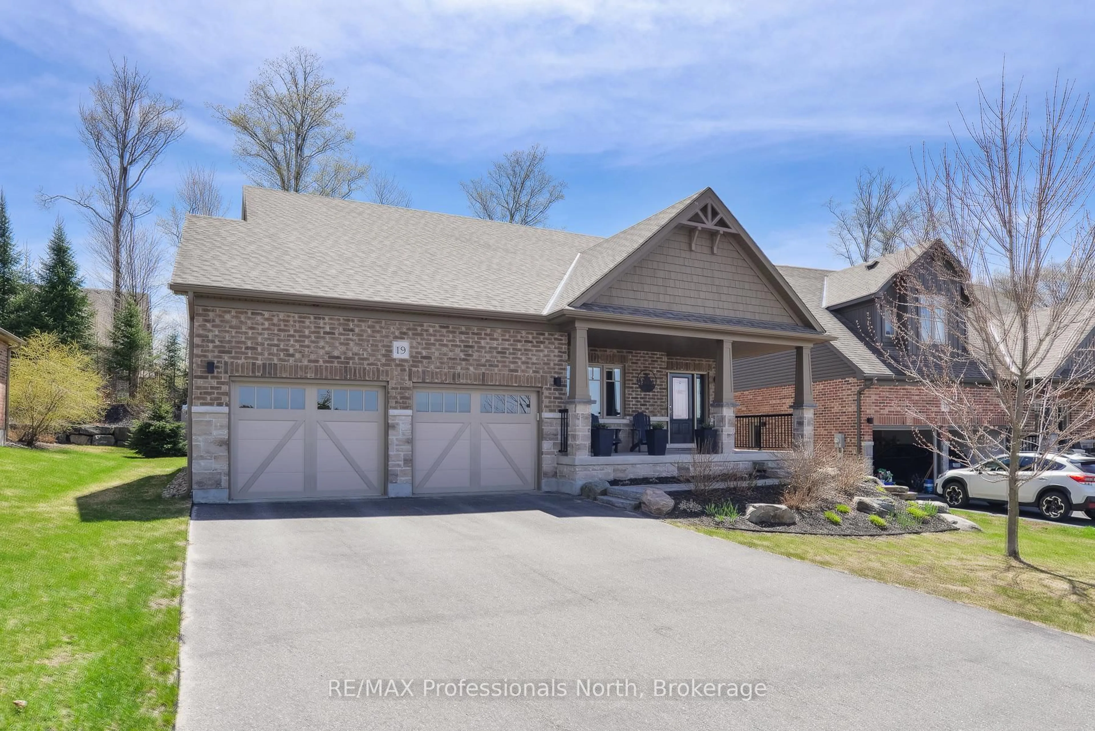 Home with brick exterior material, street for 19 Selkirk Dr, Huntsville Ontario P1H 0C5
