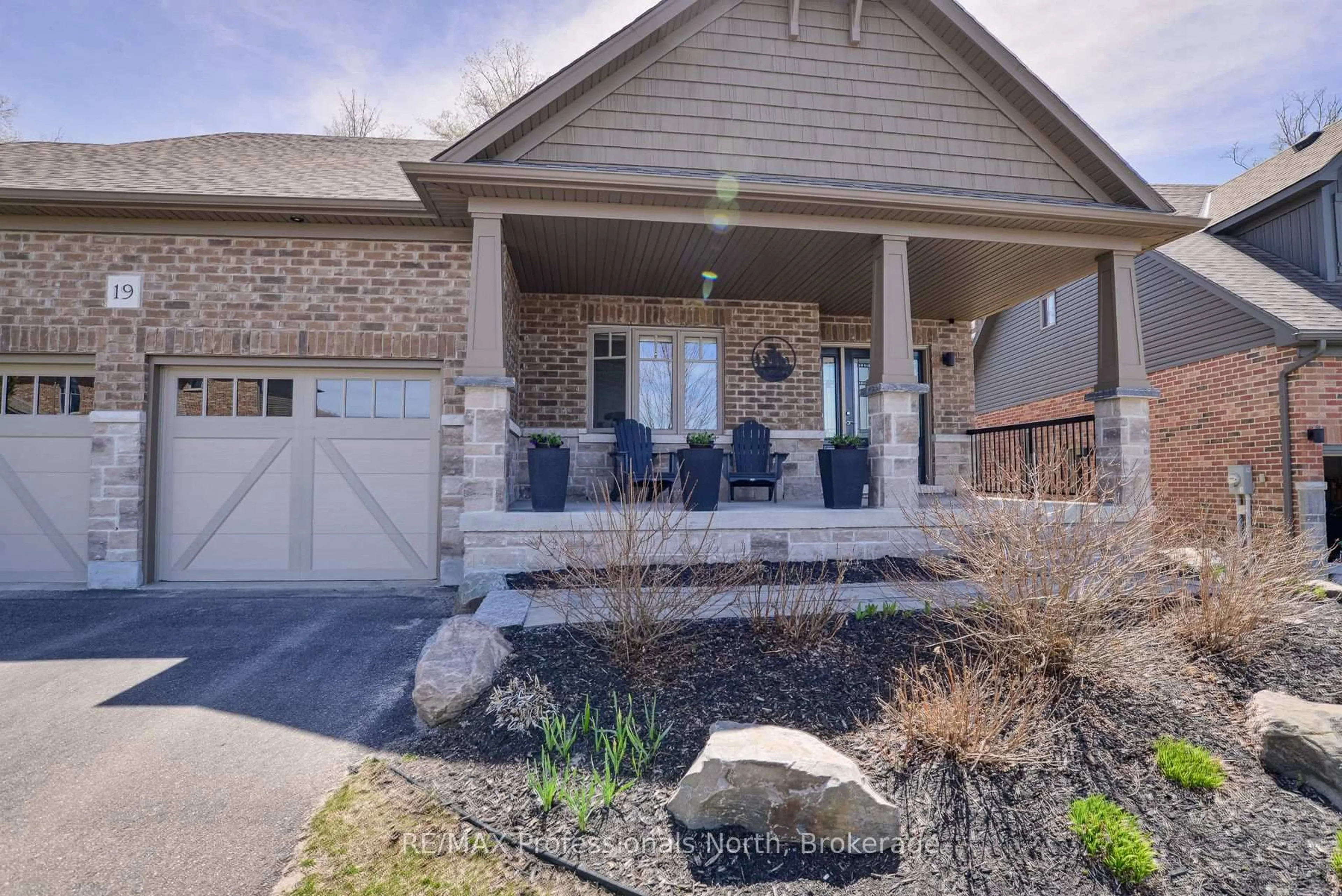 Home with brick exterior material, street for 19 Selkirk Dr, Huntsville Ontario P1H 0C5
