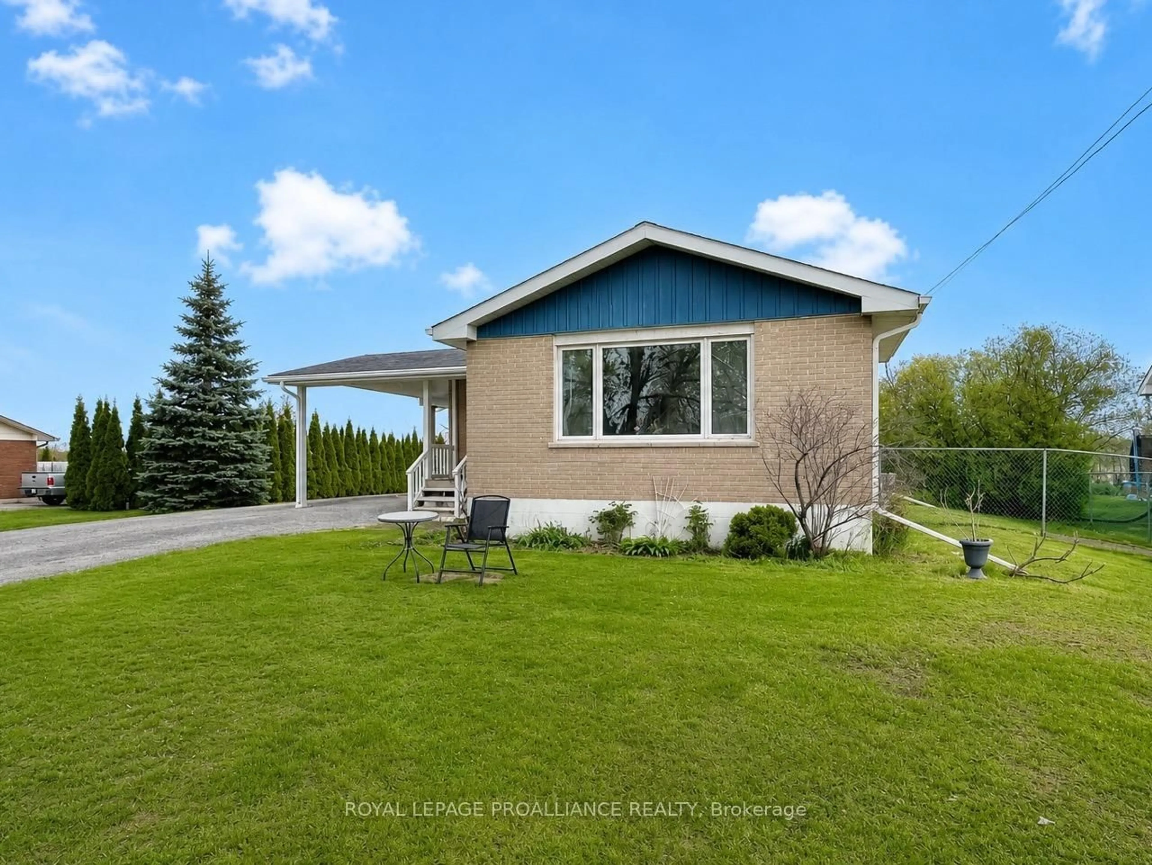 Home with vinyl exterior material, water/lake/river/ocean view for 60 Catalina Dr, Quinte West Ontario K8R 1C5