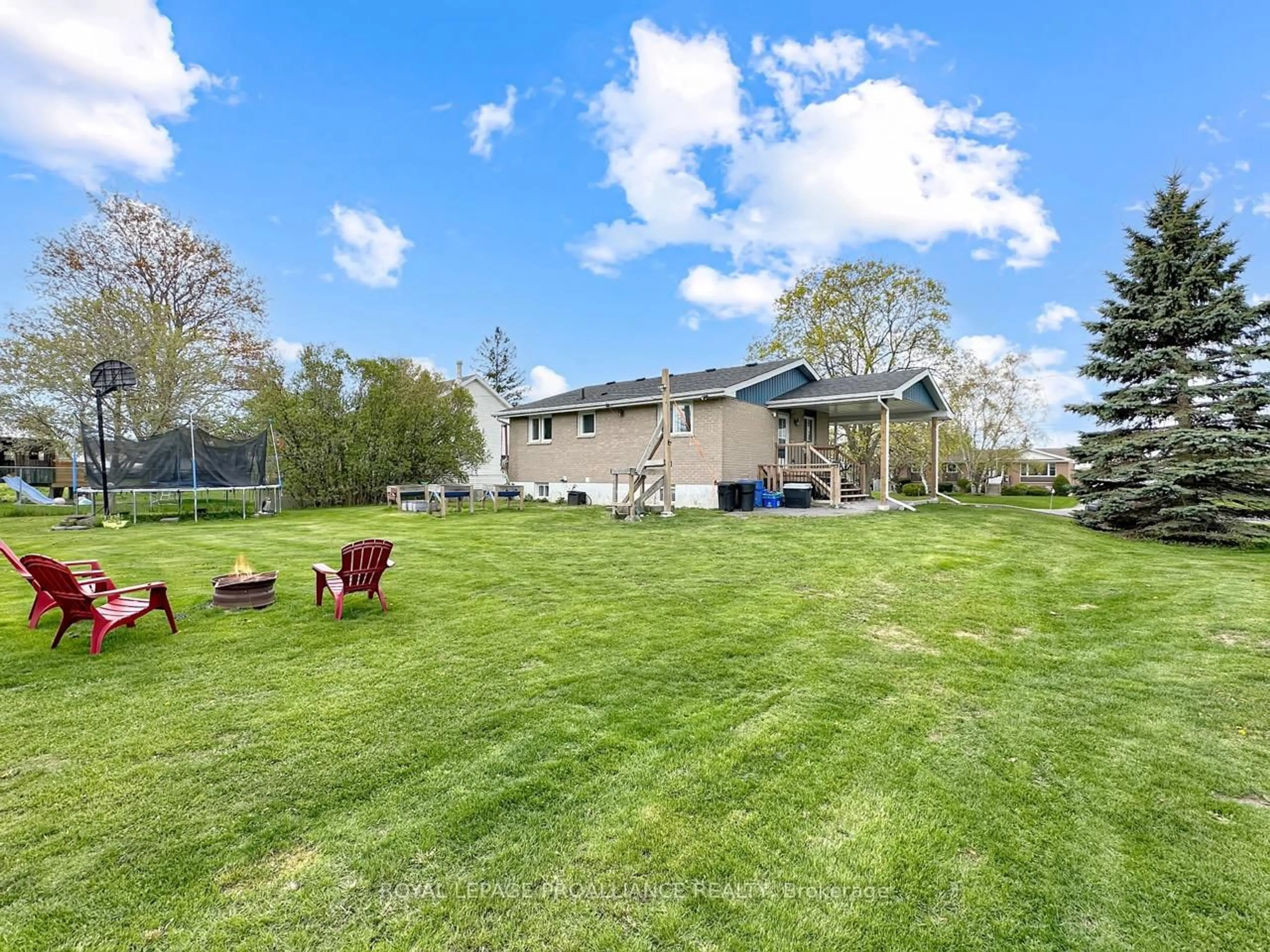A pic from outside/outdoor area/front of a property/back of a property/a pic from drone, unknown for 60 Catalina Dr, Quinte West Ontario K8R 1C5