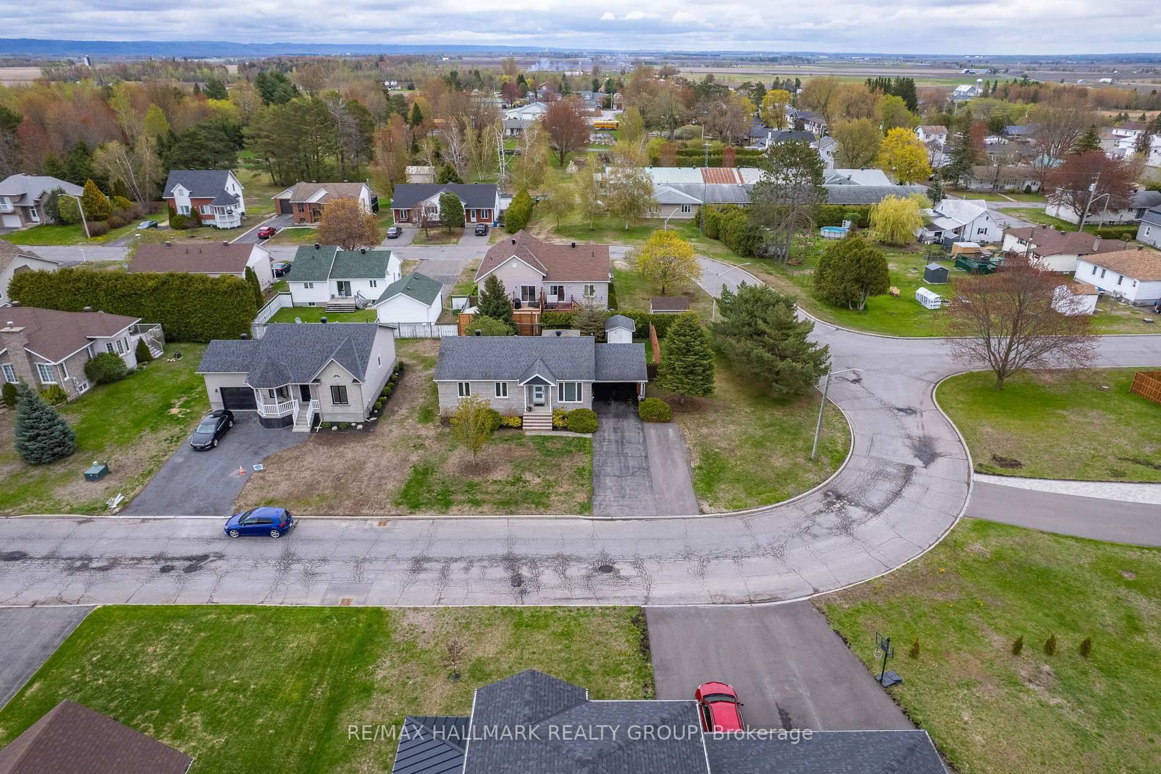 A pic from outside/outdoor area/front of a property/back of a property/a pic from drone, street for 60 Richard St, Alfred and Plantagenet Ontario K0B 1A0