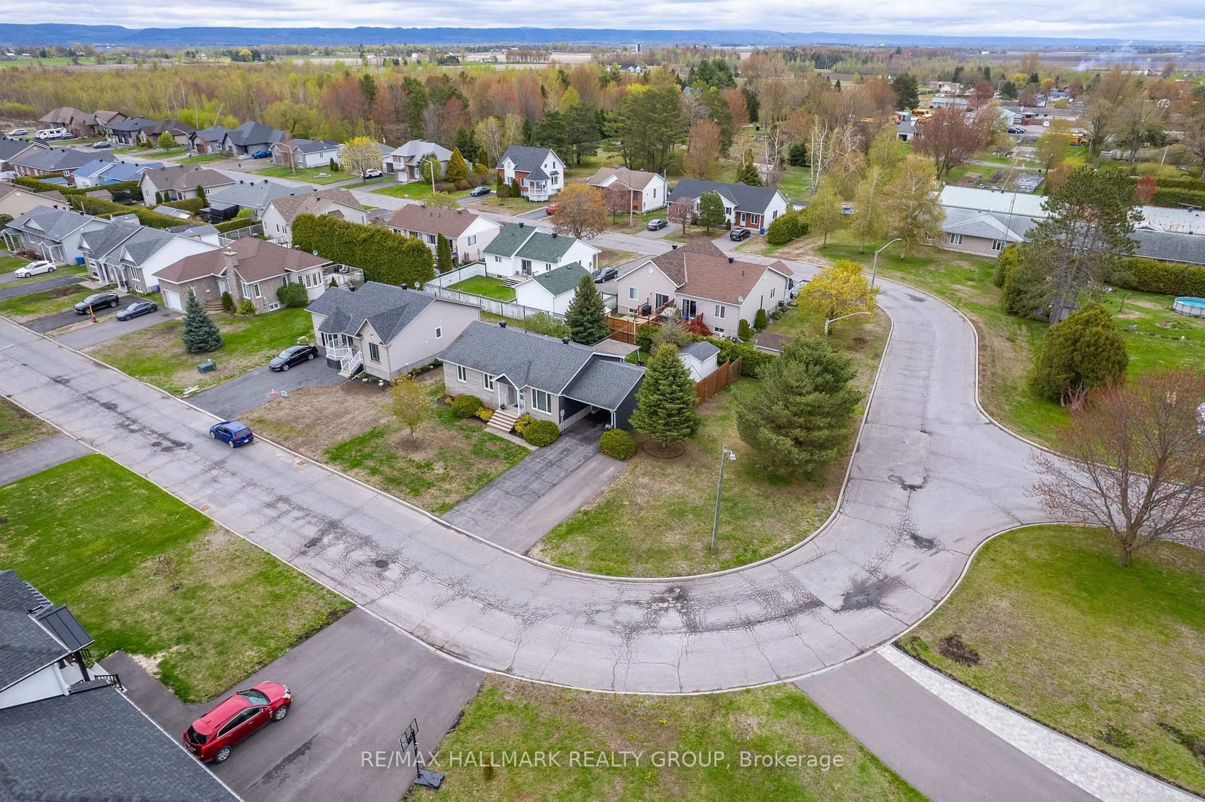 A pic from outside/outdoor area/front of a property/back of a property/a pic from drone, street for 60 Richard St, Alfred and Plantagenet Ontario K0B 1A0