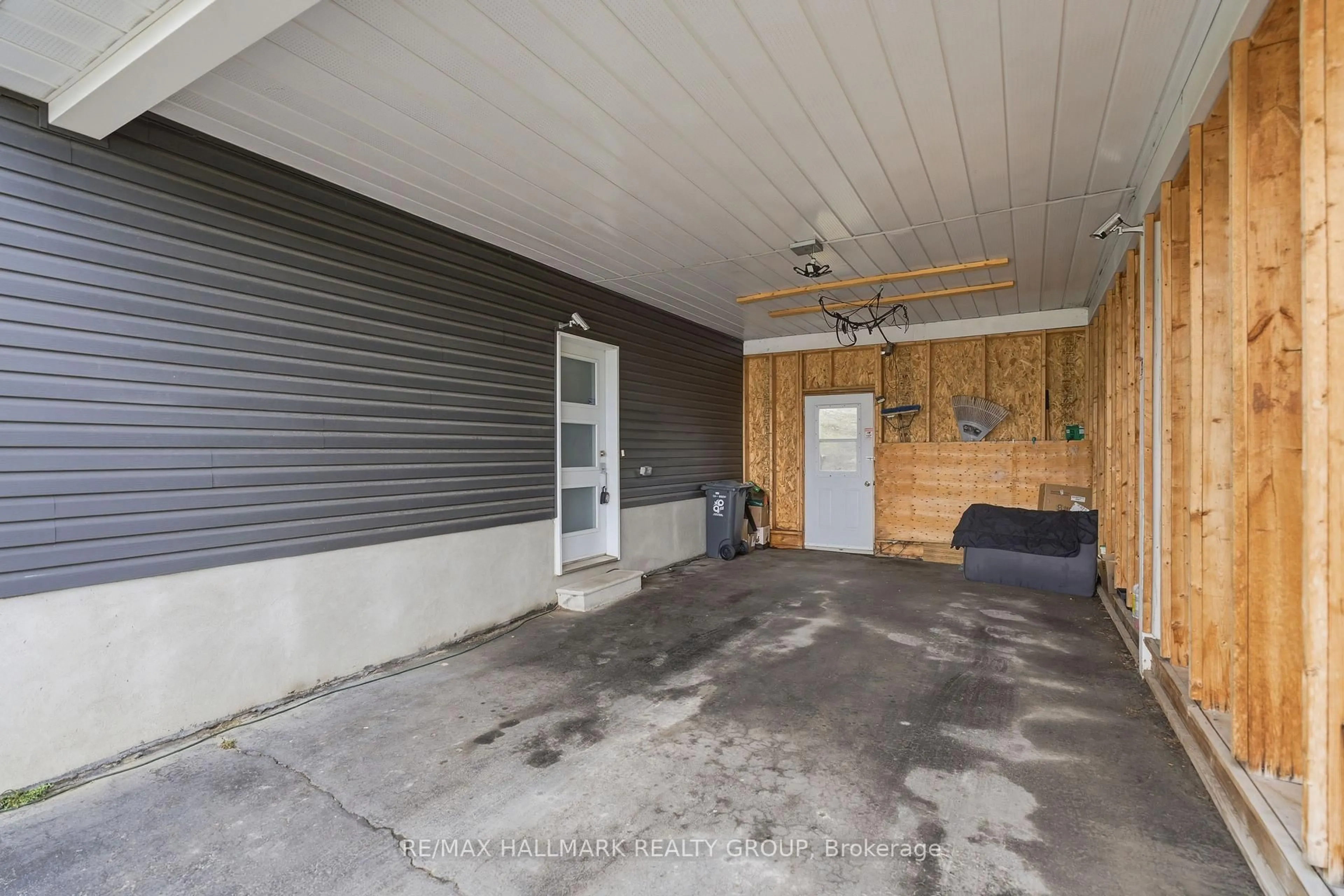 Indoor garage for 60 Richard St, Alfred and Plantagenet Ontario K0B 1A0