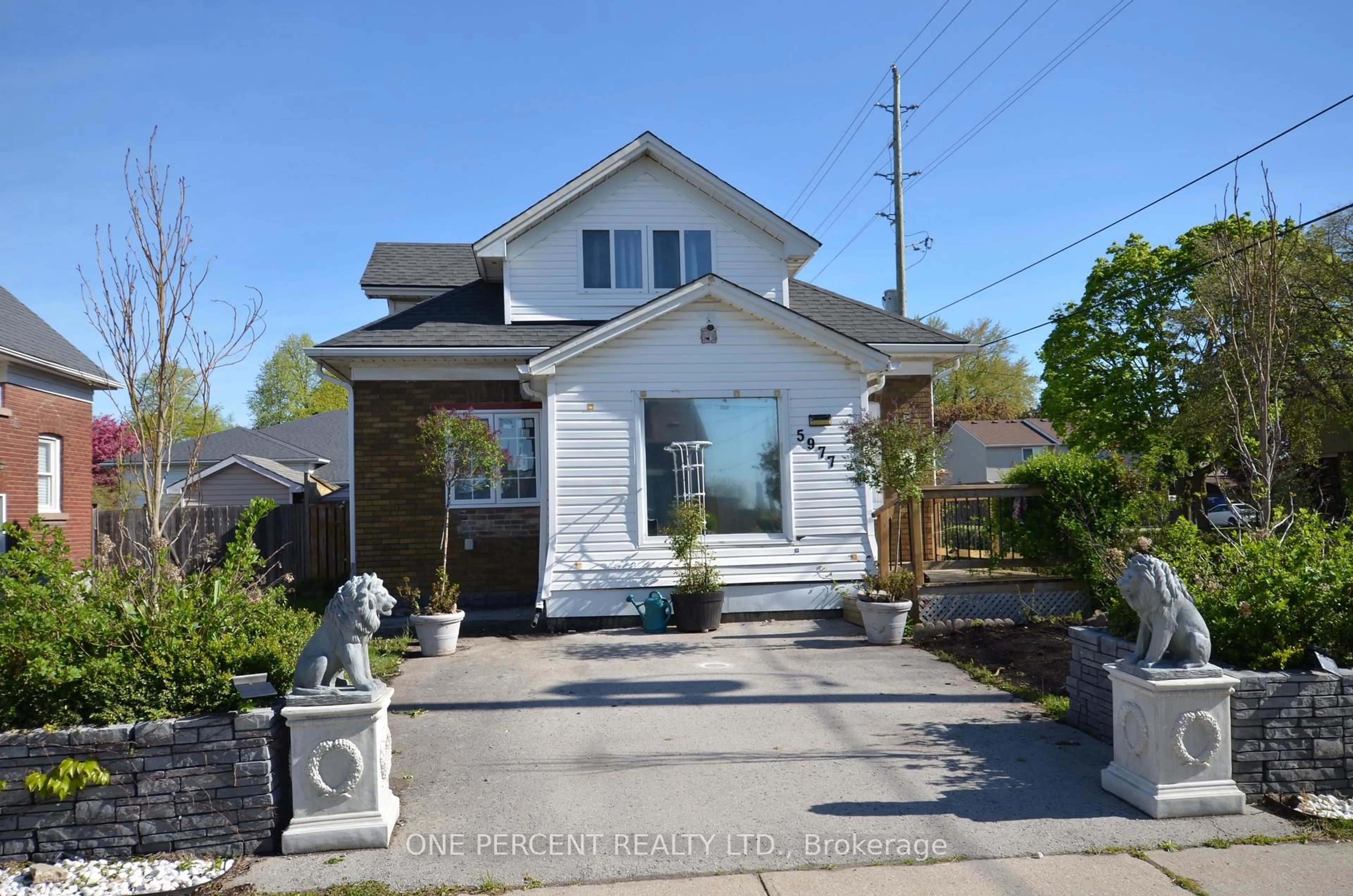 Home with brick exterior material, street for 5977 Saint Marys Ave, Niagara Falls Ontario L2J 1B8