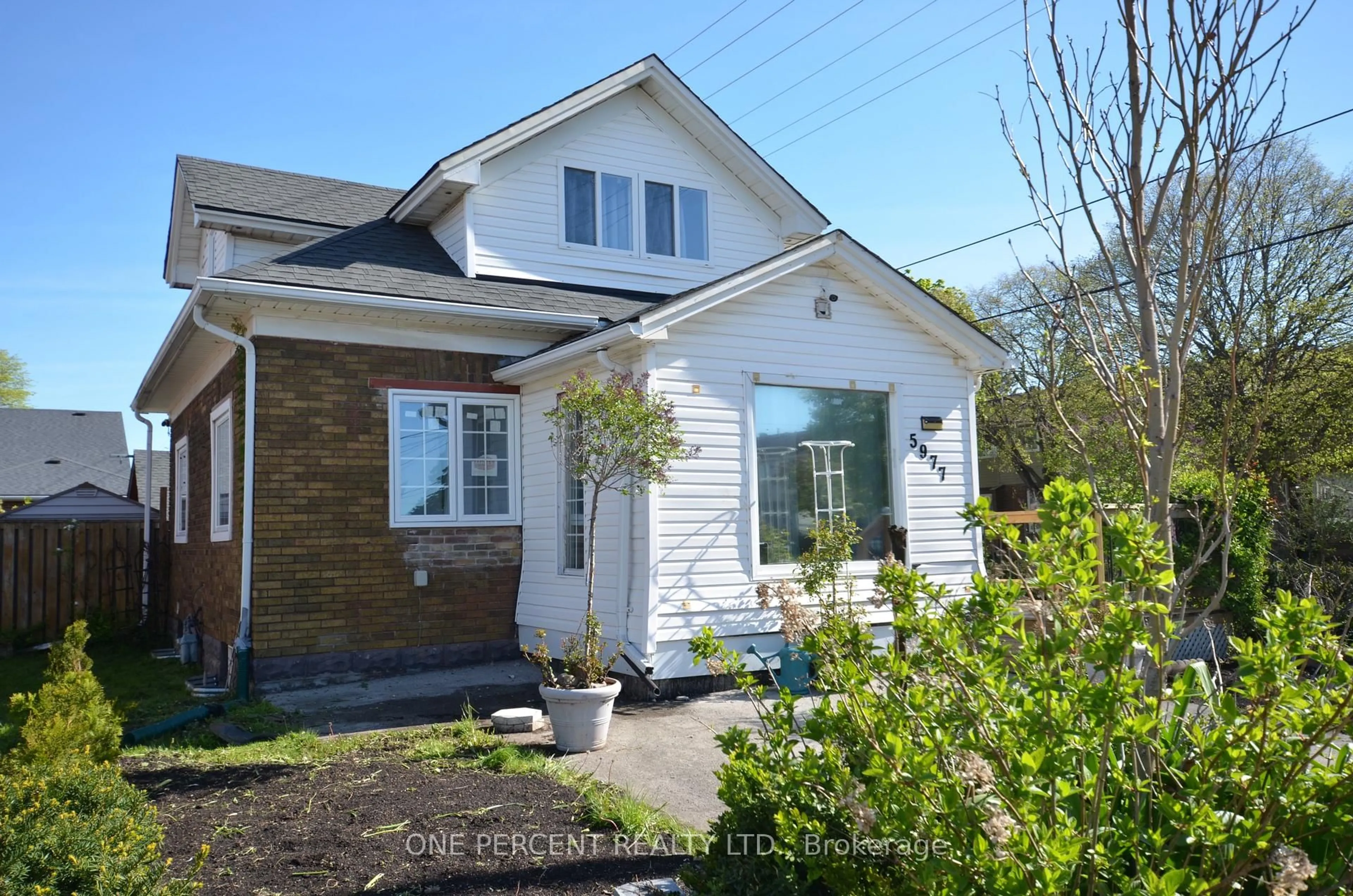 Unknown for 5977 Saint Marys Ave, Niagara Falls Ontario L2J 1B8