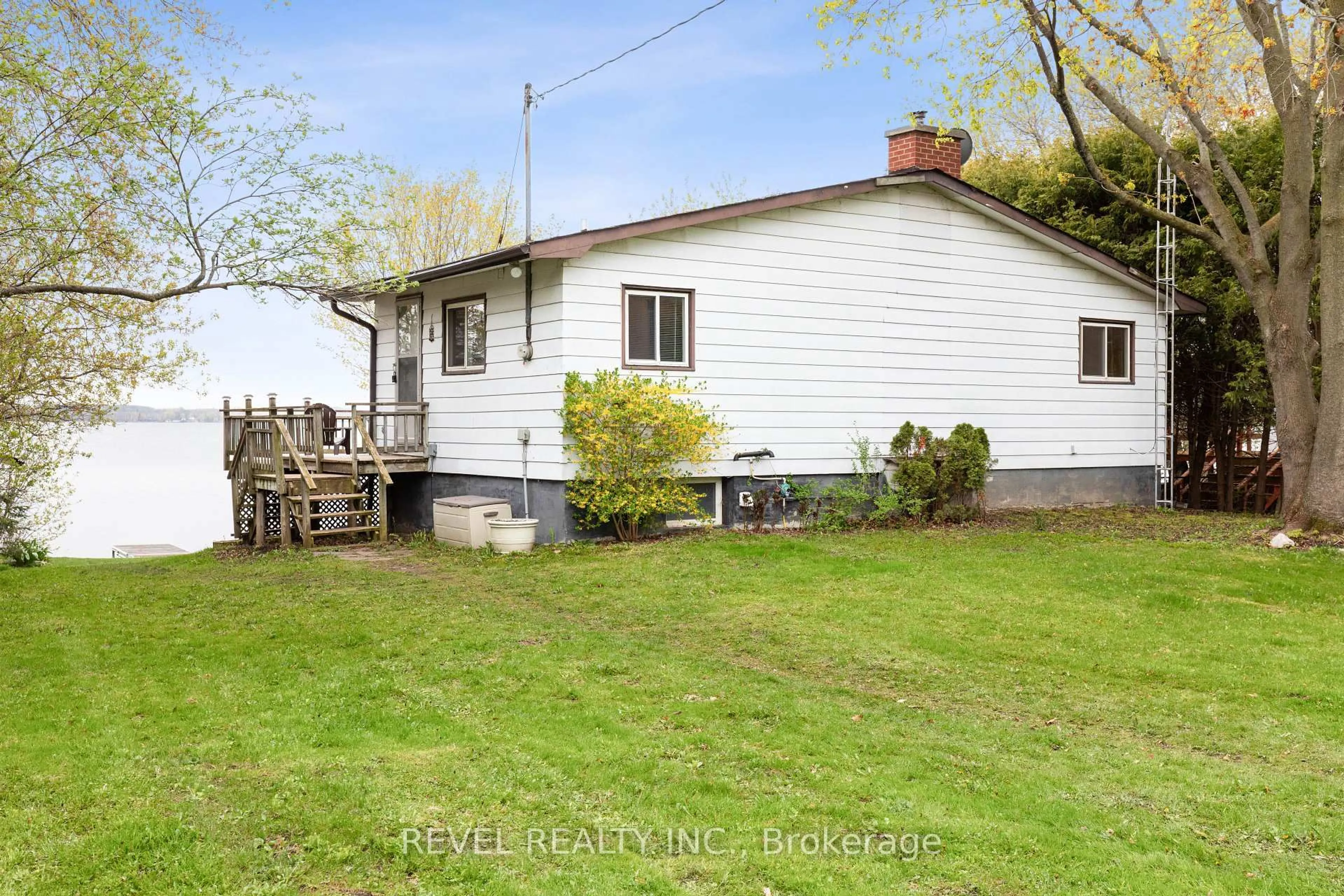 A pic from outside/outdoor area/front of a property/back of a property/a pic from drone, unknown for 18 Lakeview Blvd, Kawartha Lakes Ontario K0M 2C0