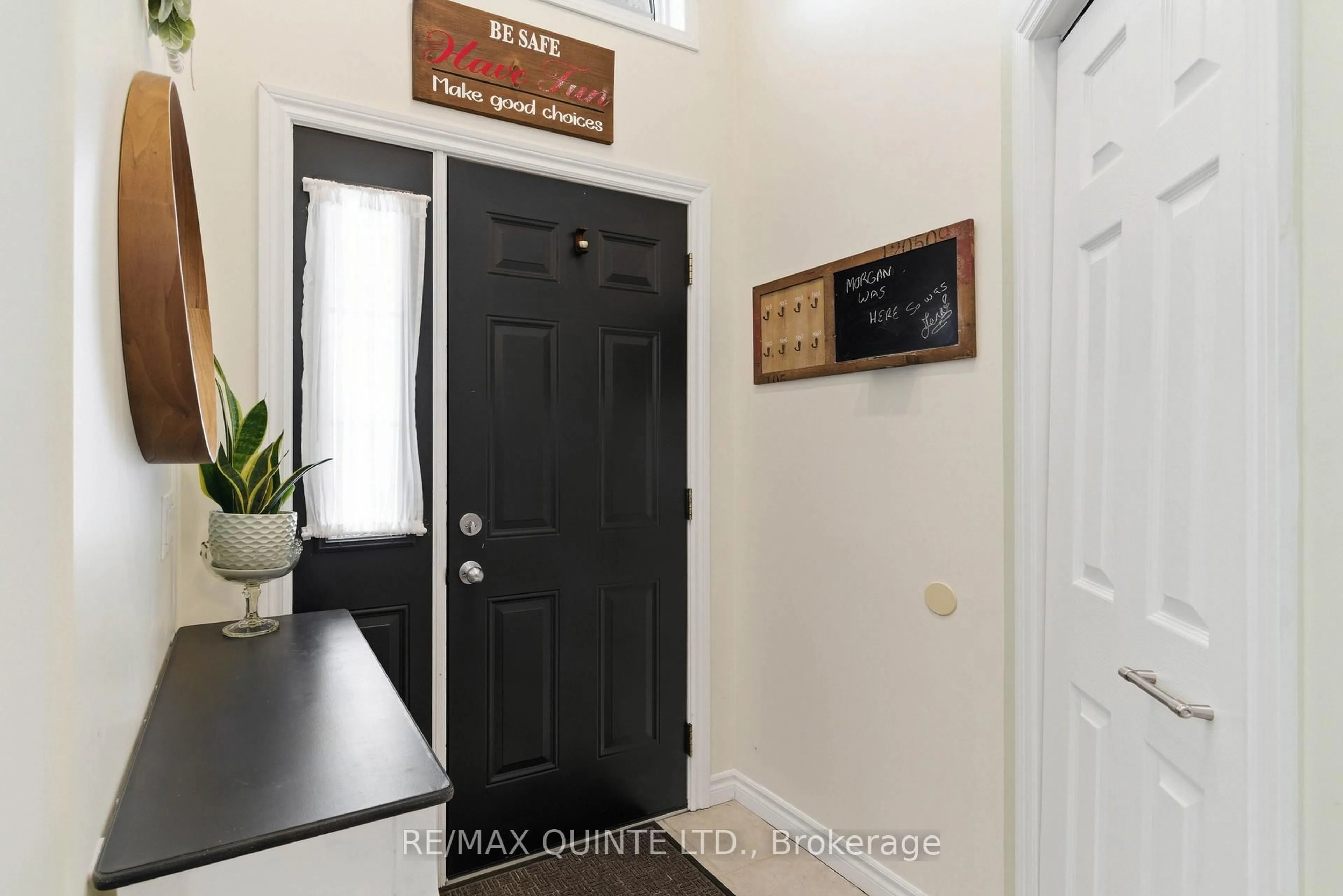 Indoor entryway for 99 McKenzie St, Madoc Ontario K0K 2K0