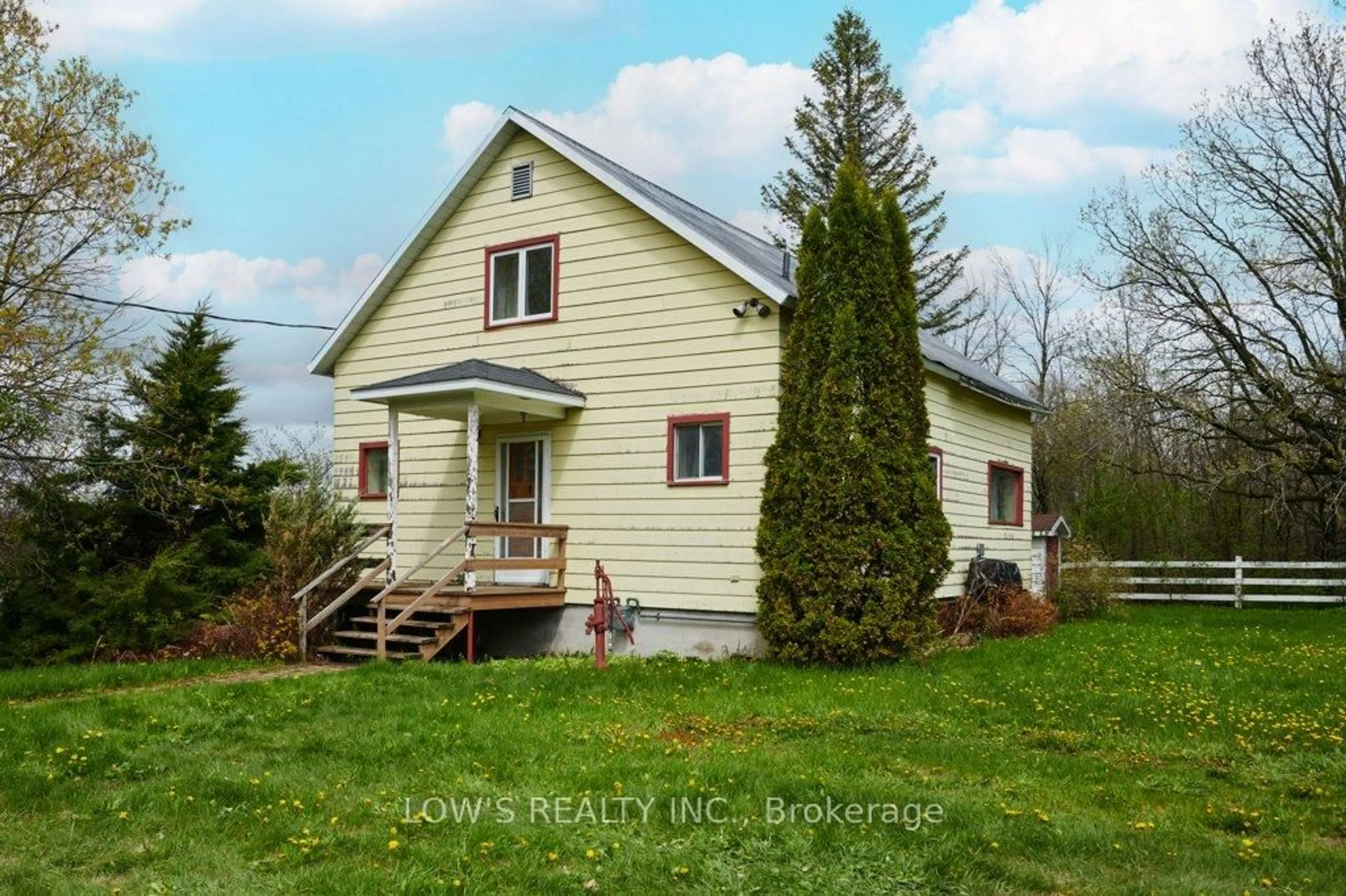 A pic from outside/outdoor area/front of a property/back of a property/a pic from drone, building for 1270 County 34 Rd, North Glengarry Ontario K0B 1E0
