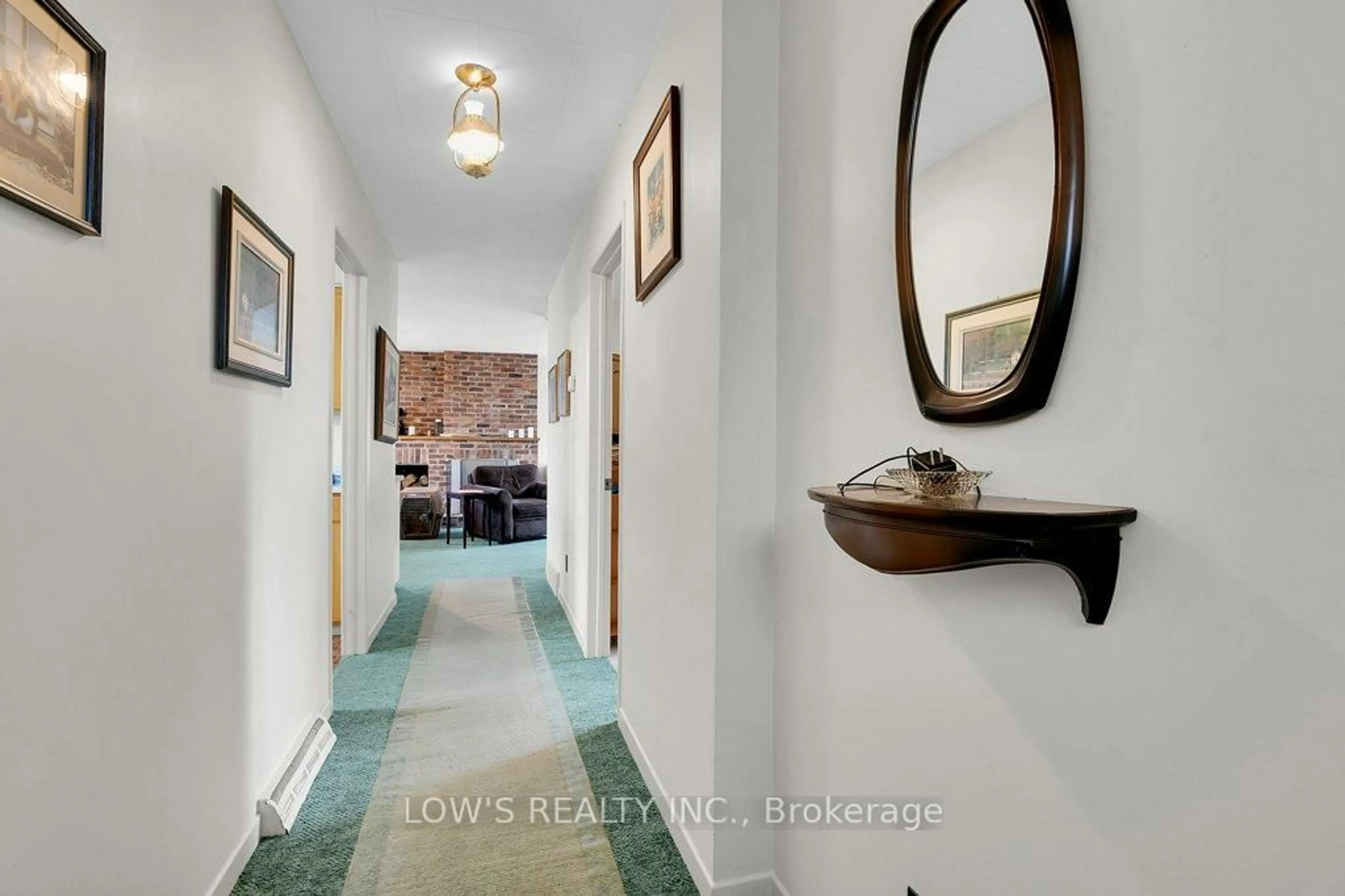 Indoor entryway for 1270 County 34 Rd, North Glengarry Ontario K0B 1E0