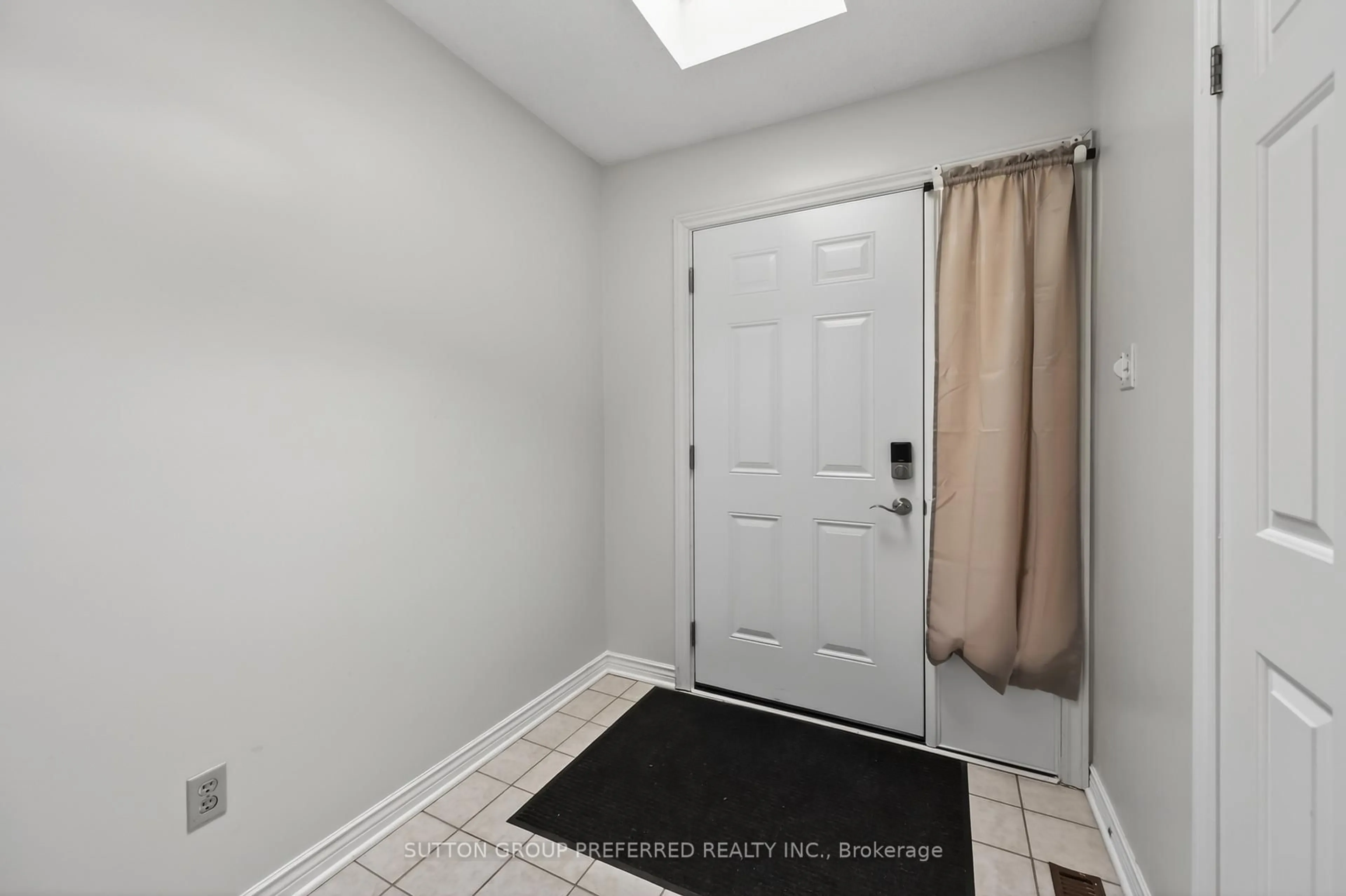 Indoor entryway for 1500 Richmond St #125, London North Ontario N6G 4T9