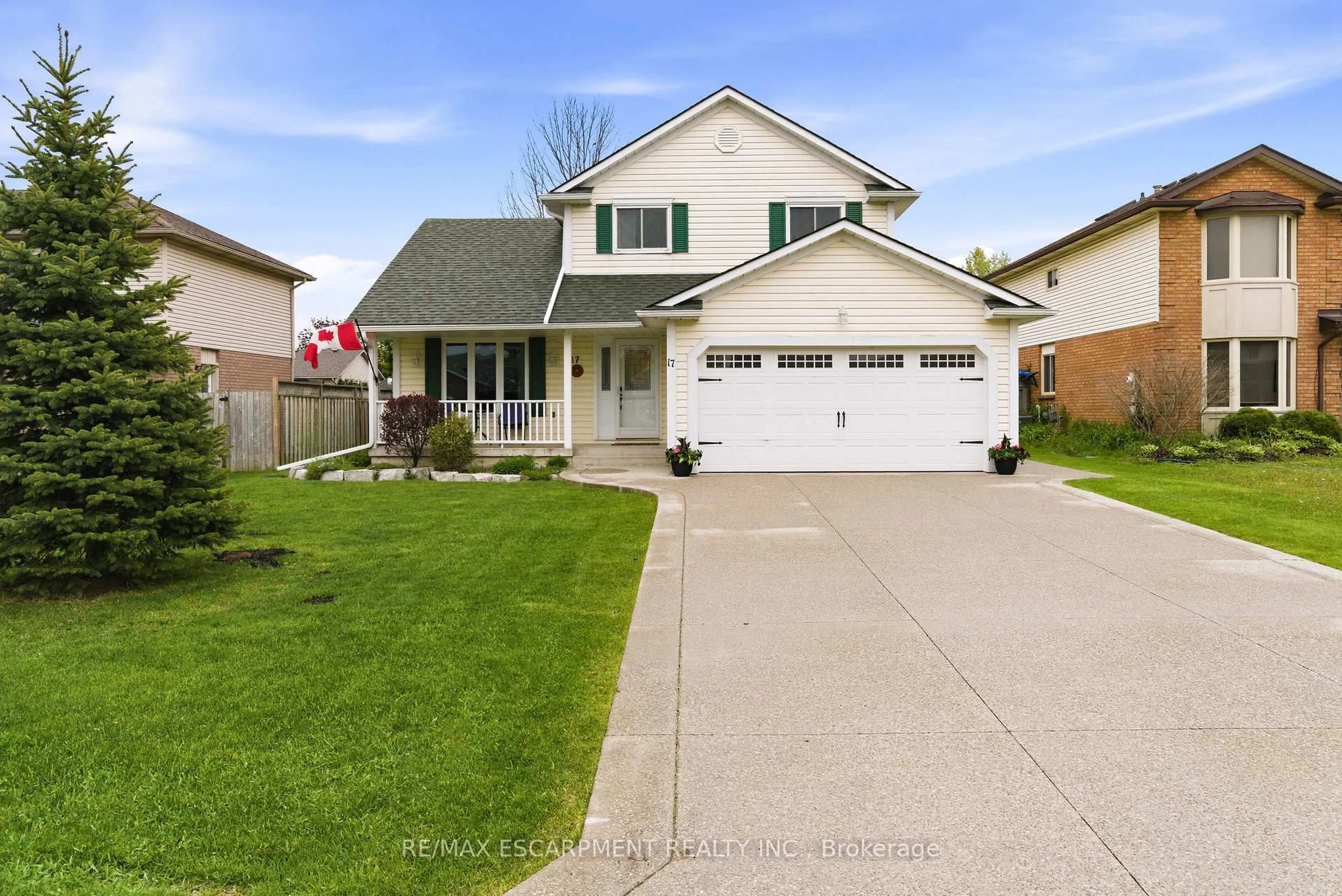 Home with vinyl exterior material, street for 17 Piper Pl, Haldimand Ontario N3W 1G9