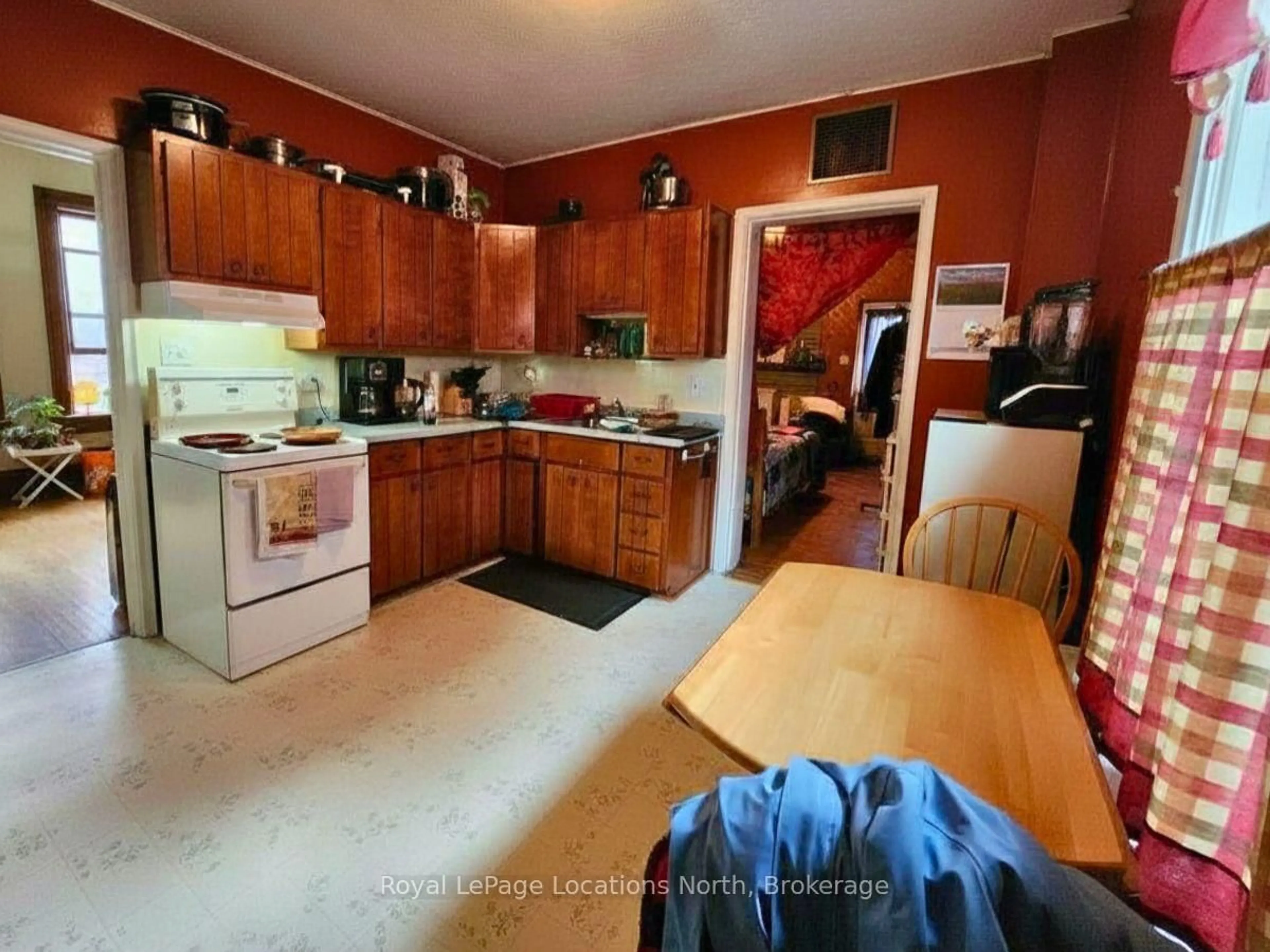Standard kitchen, unknown for 1140 2nd Ave, Owen Sound Ontario N4K 4N2