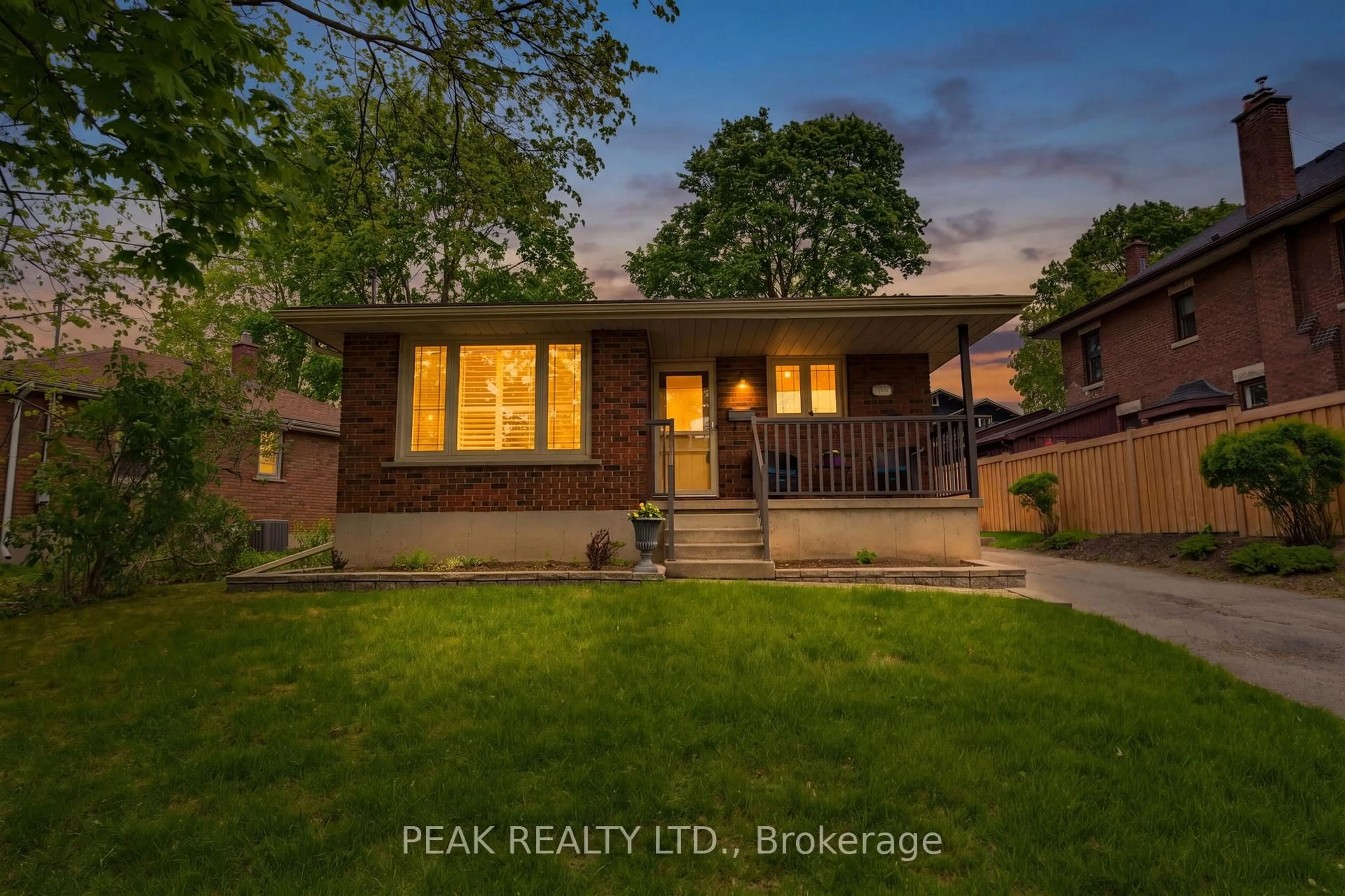 Home with brick exterior material, street for 28 Ridgewood Dr, Brantford Ontario N3R 1A3