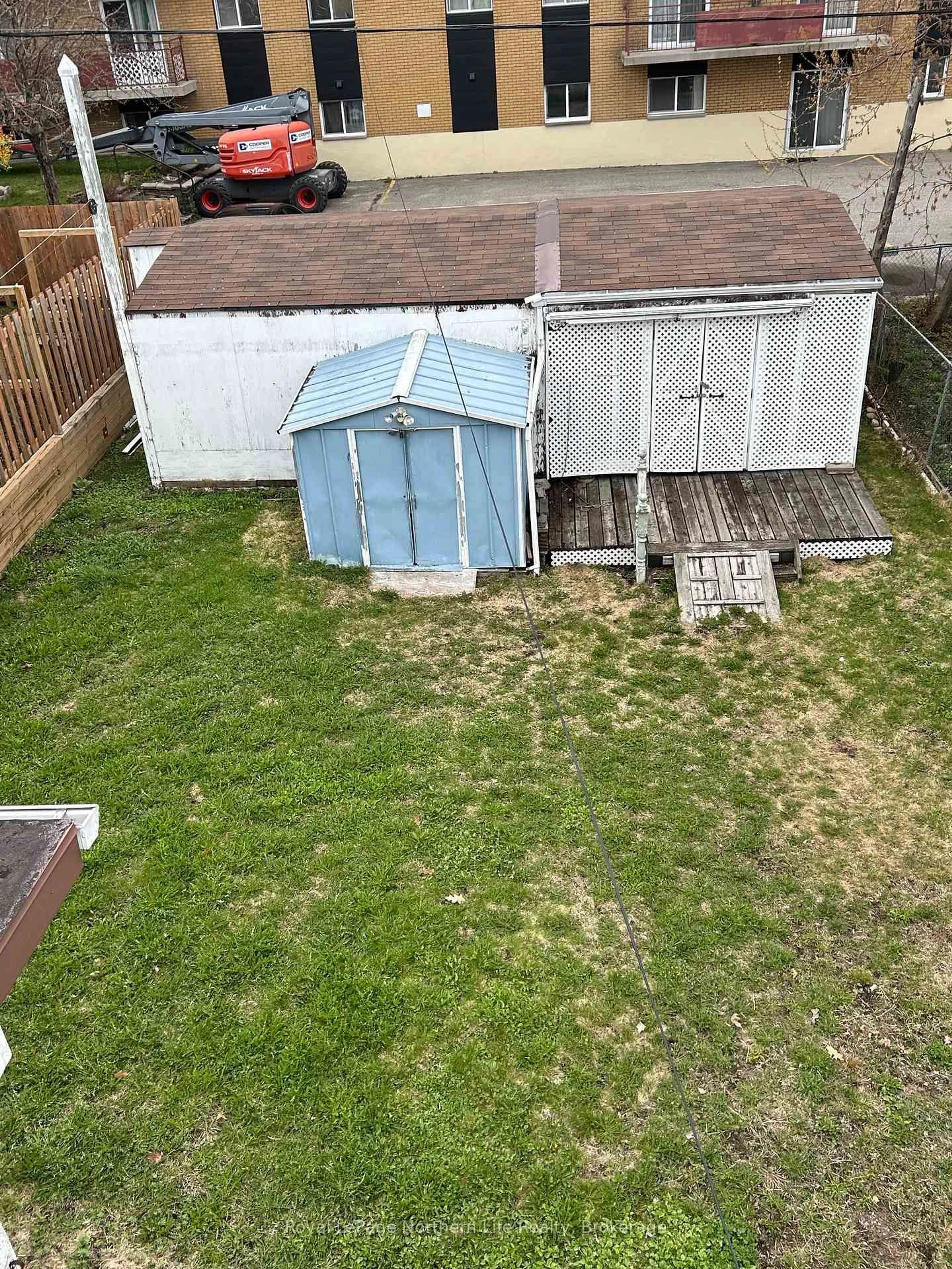 Shed for 772 Algonquin Ave, North Bay Ontario P1B 4X2
