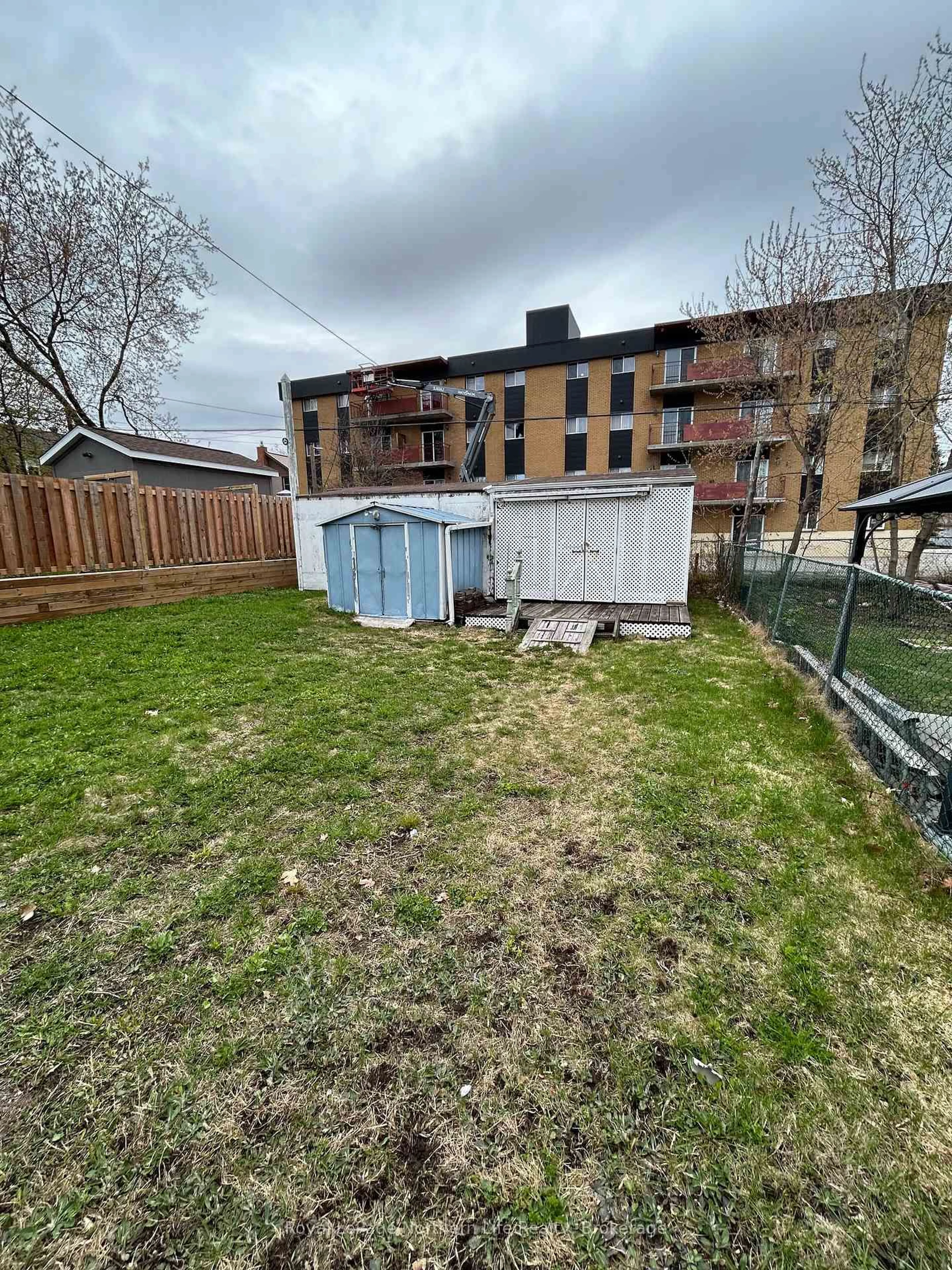 A pic from outside/outdoor area/front of a property/back of a property/a pic from drone, unknown for 772 Algonquin Ave, North Bay Ontario P1B 4X2