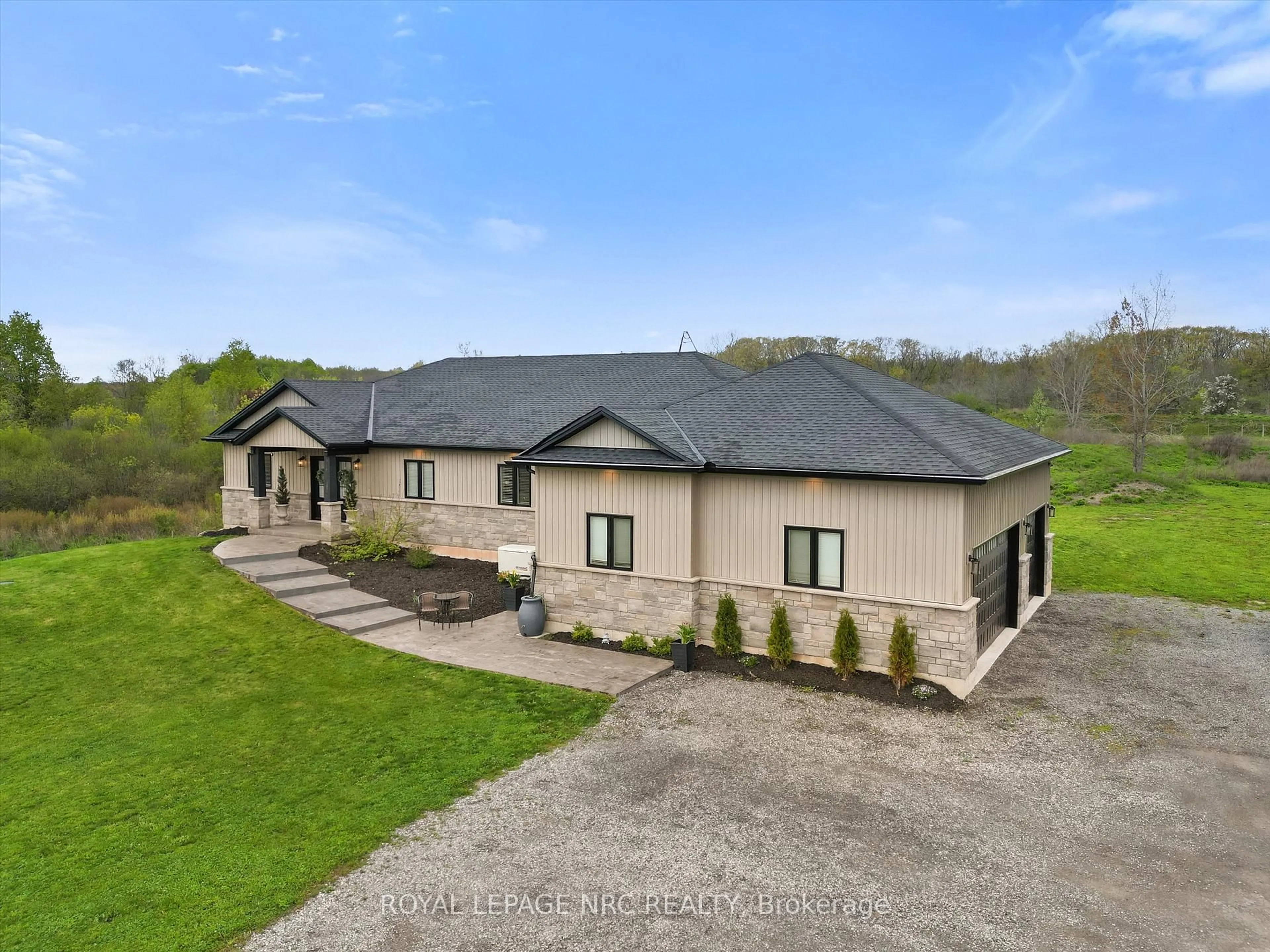 A pic from outside/outdoor area/front of a property/back of a property/a pic from drone, building for 557 Burleigh Rd, Fort Erie Ontario L0S 1N0