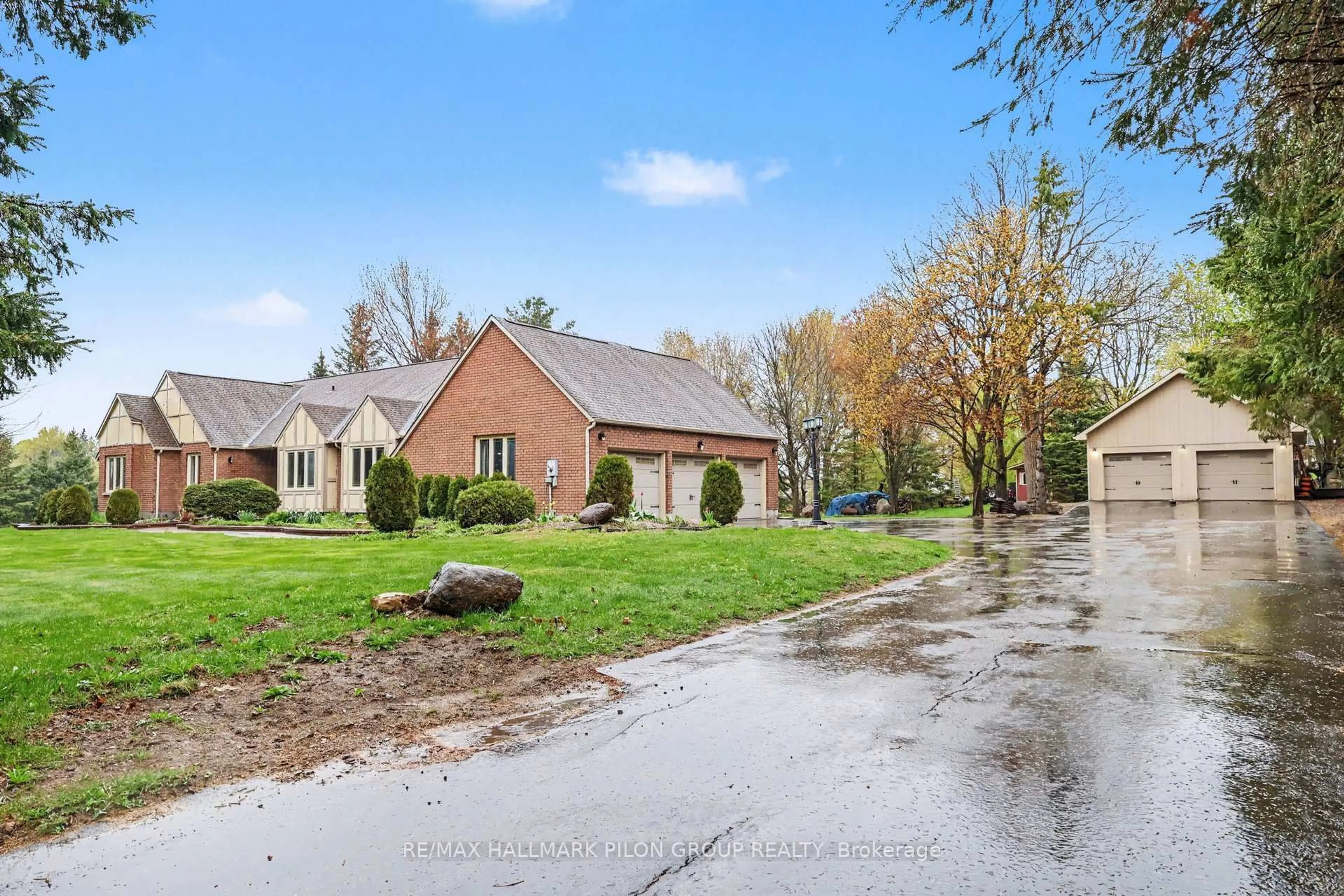 A pic from outside/outdoor area/front of a property/back of a property/a pic from drone, street for 1619 Sequoia Dr, Ottawa Ontario K4C 1C2
