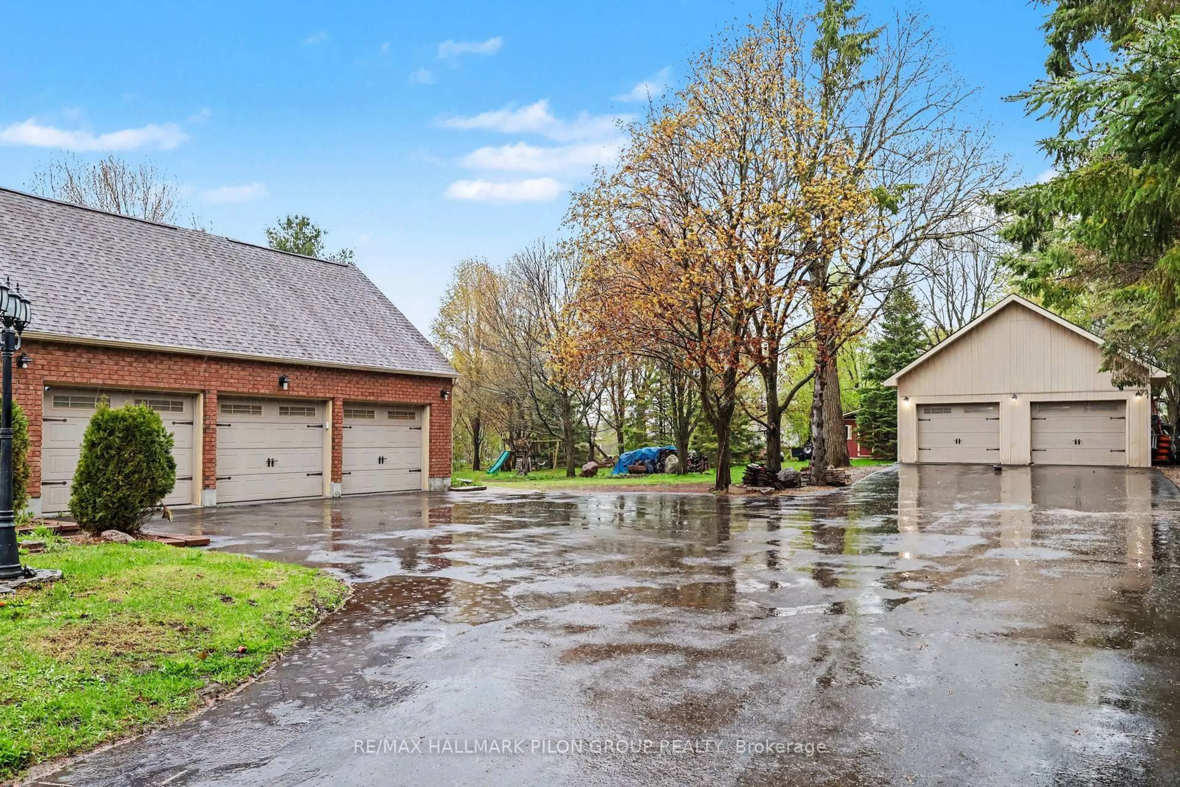 A pic from outside/outdoor area/front of a property/back of a property/a pic from drone, street for 1619 Sequoia Dr, Ottawa Ontario K4C 1C2