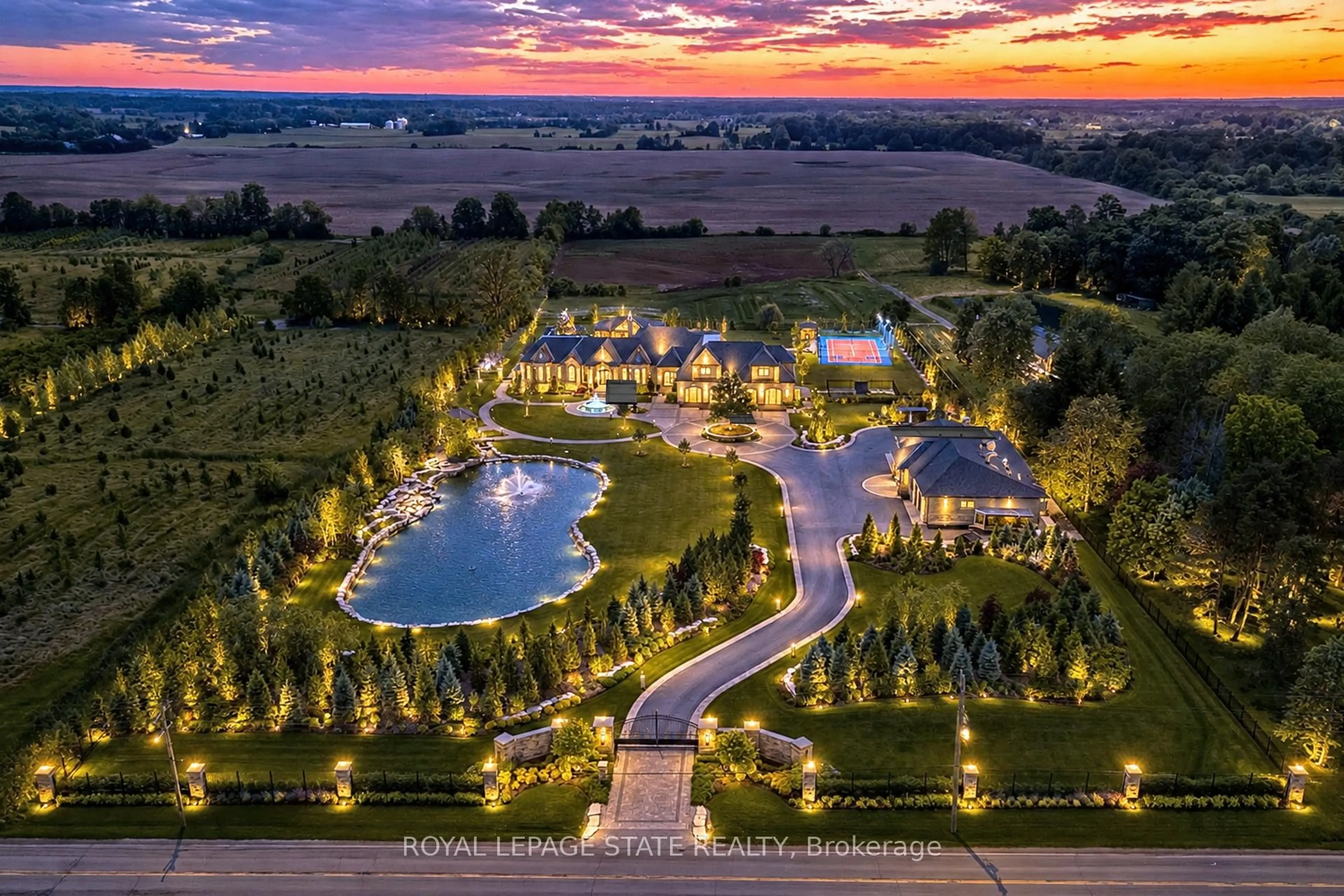 A pic from outside/outdoor area/front of a property/back of a property/a pic from drone, water/lake/river/ocean view for 1272 Fiddlers Green Rd, Hamilton Ontario L9G 3L1